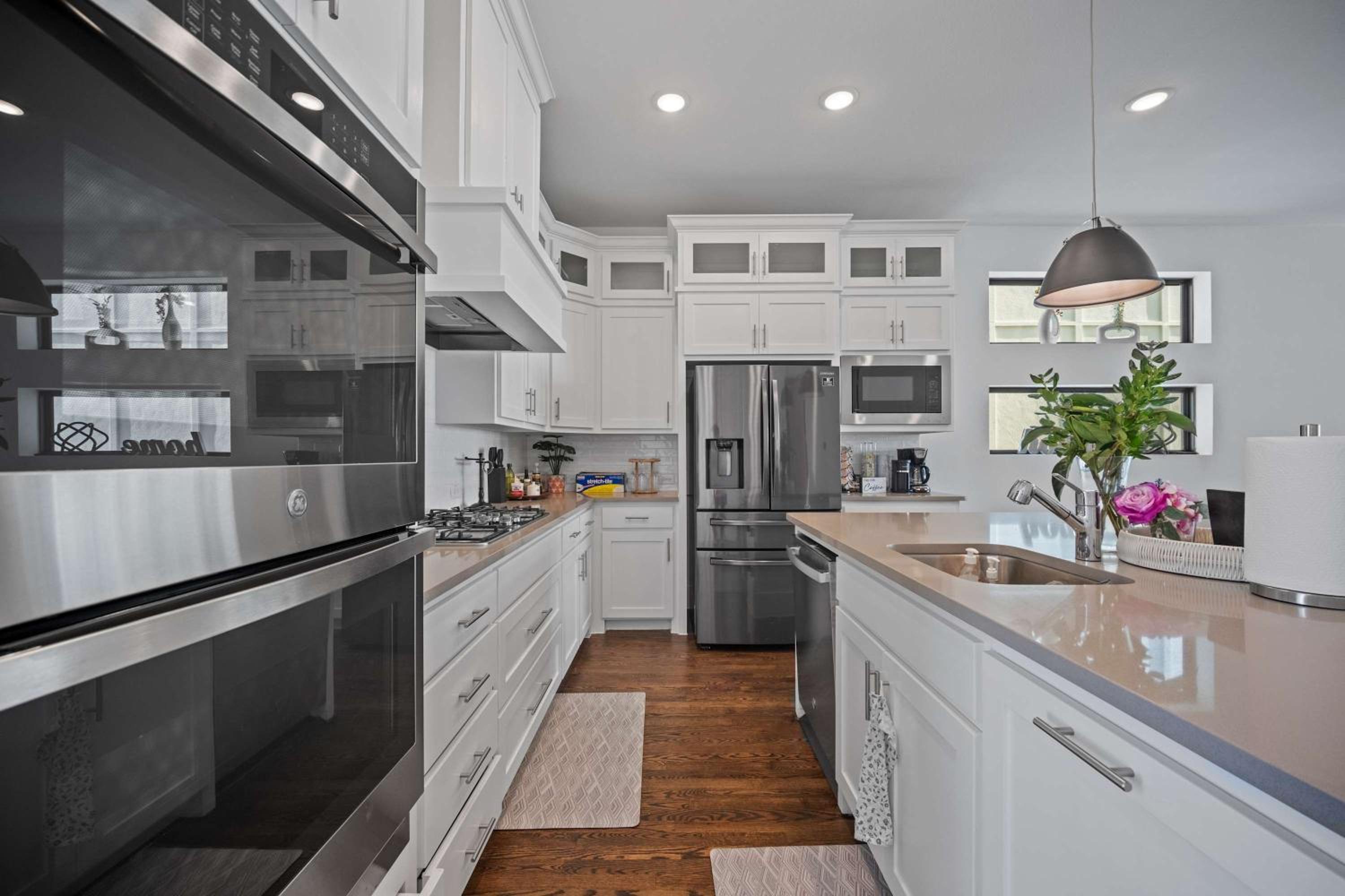 Luxury 3 Bedroom Waterfront Home Near Dallas