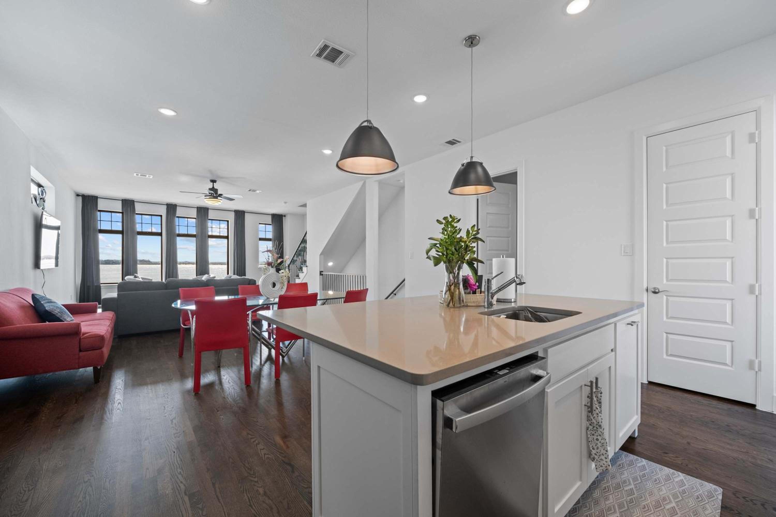 Luxury 3 Bedroom Waterfront Home Near Dallas