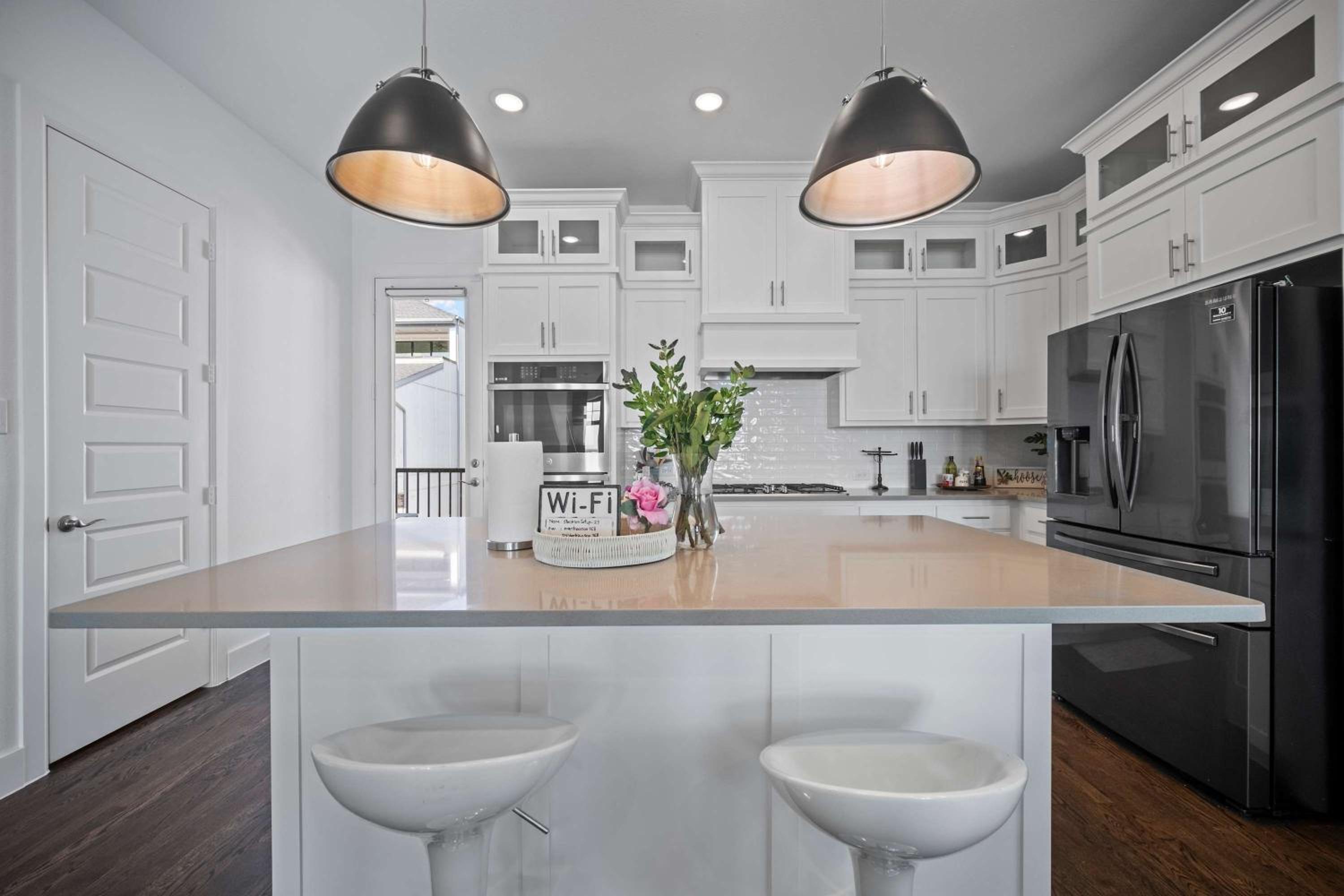 Luxury 3 Bedroom Waterfront Home Near Dallas