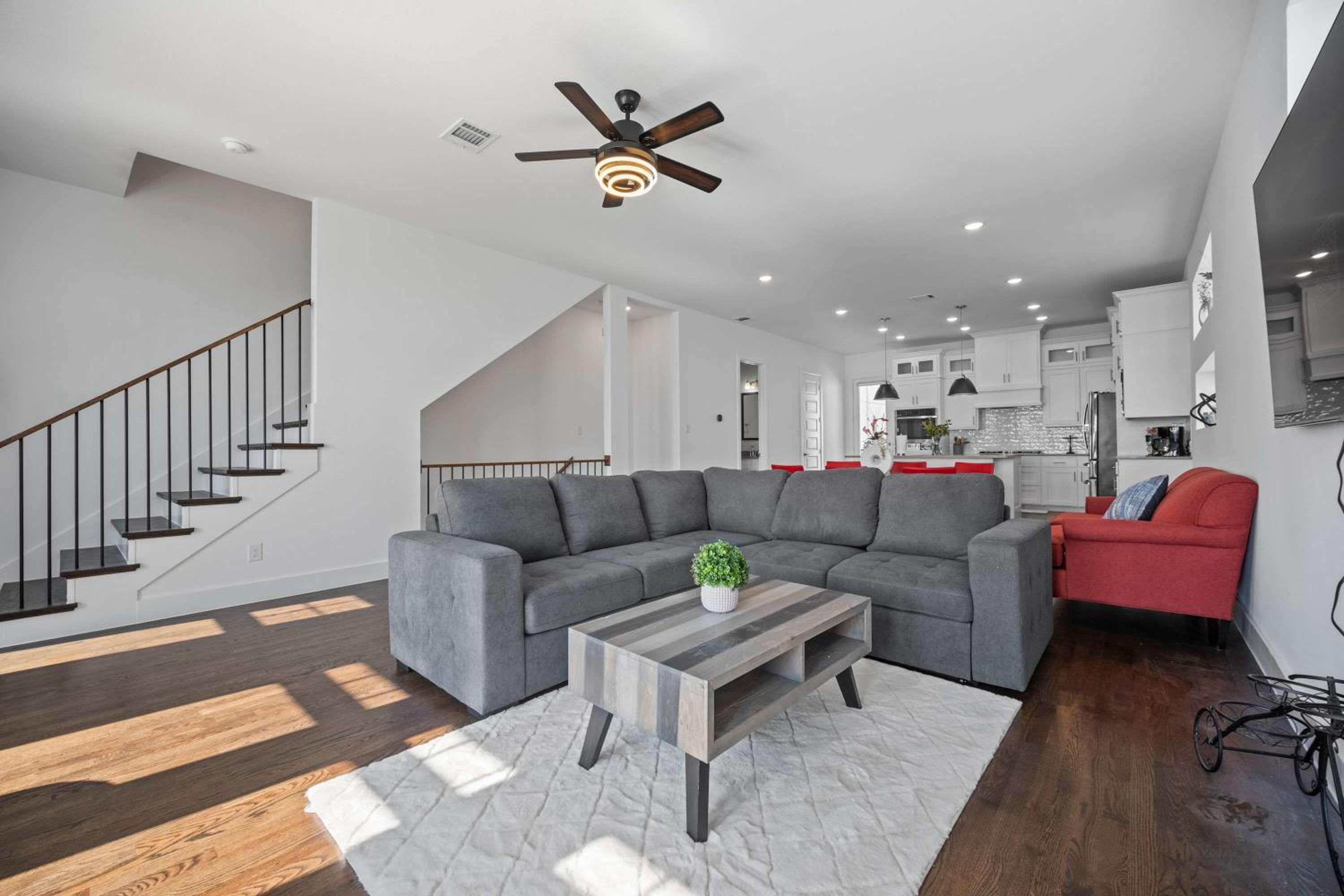Luxury 3 Bedroom Waterfront Home Near Dallas