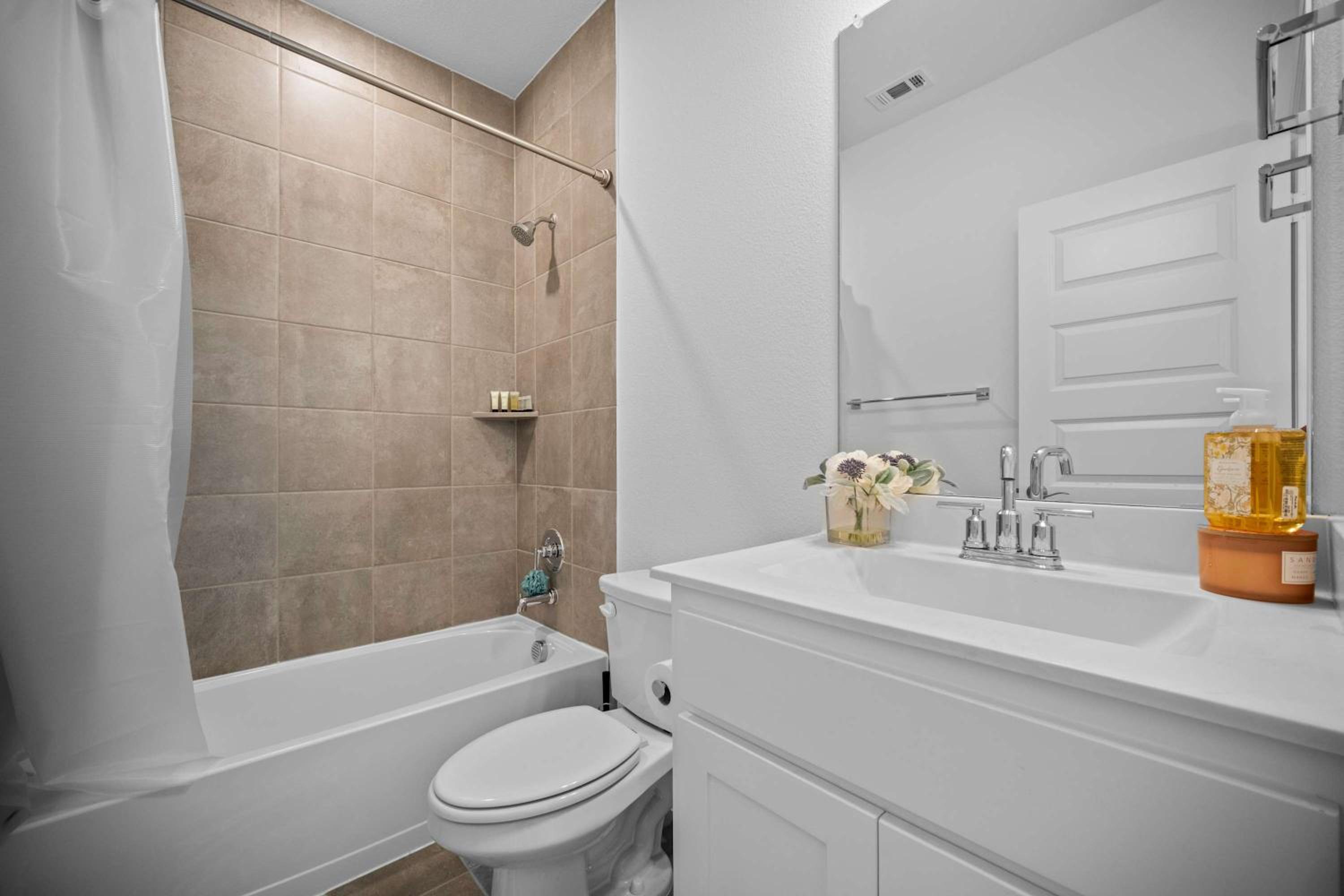 Luxury 3 Bedroom Waterfront Home Near Dallas