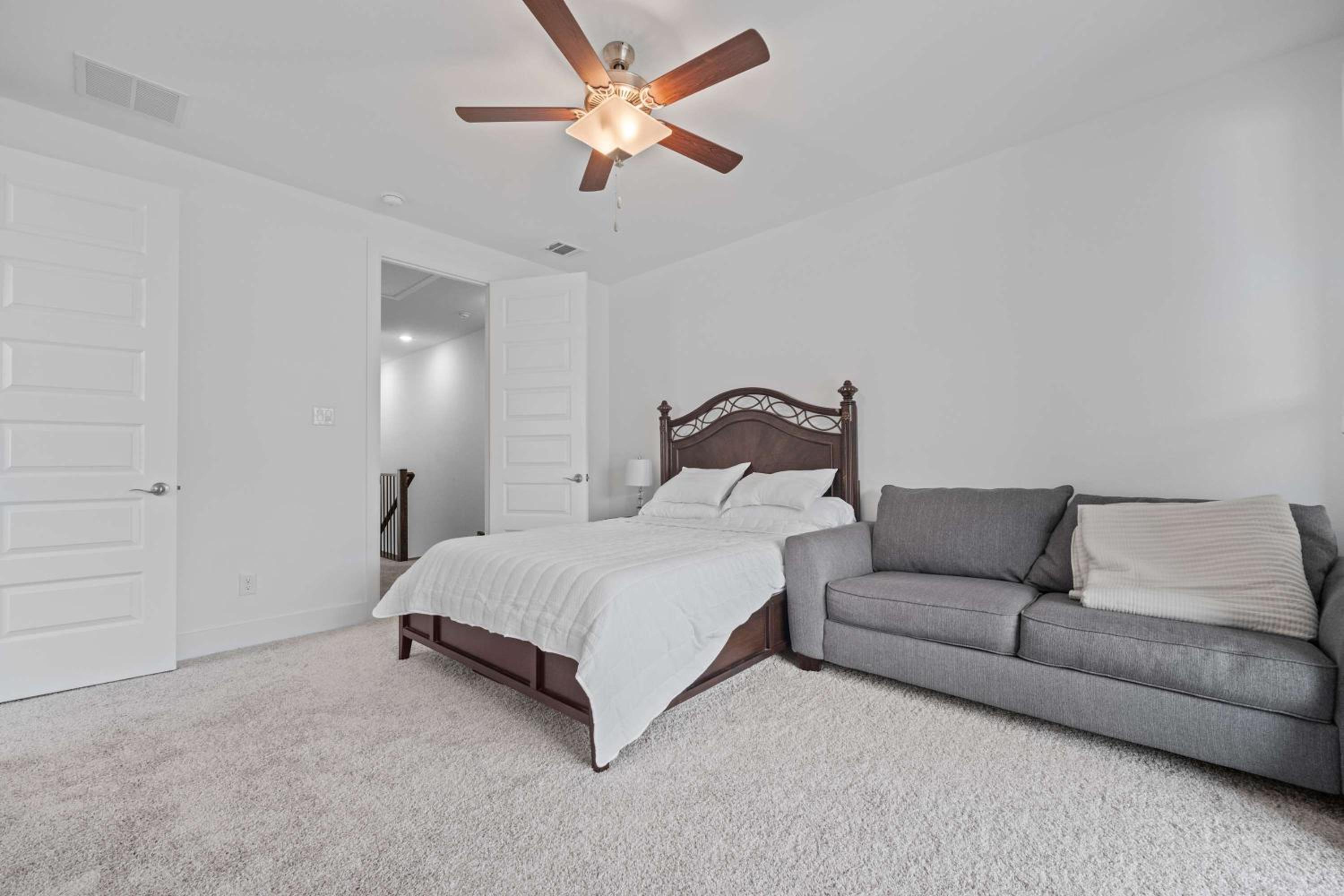 Luxury 3 Bedroom Waterfront Home Near Dallas