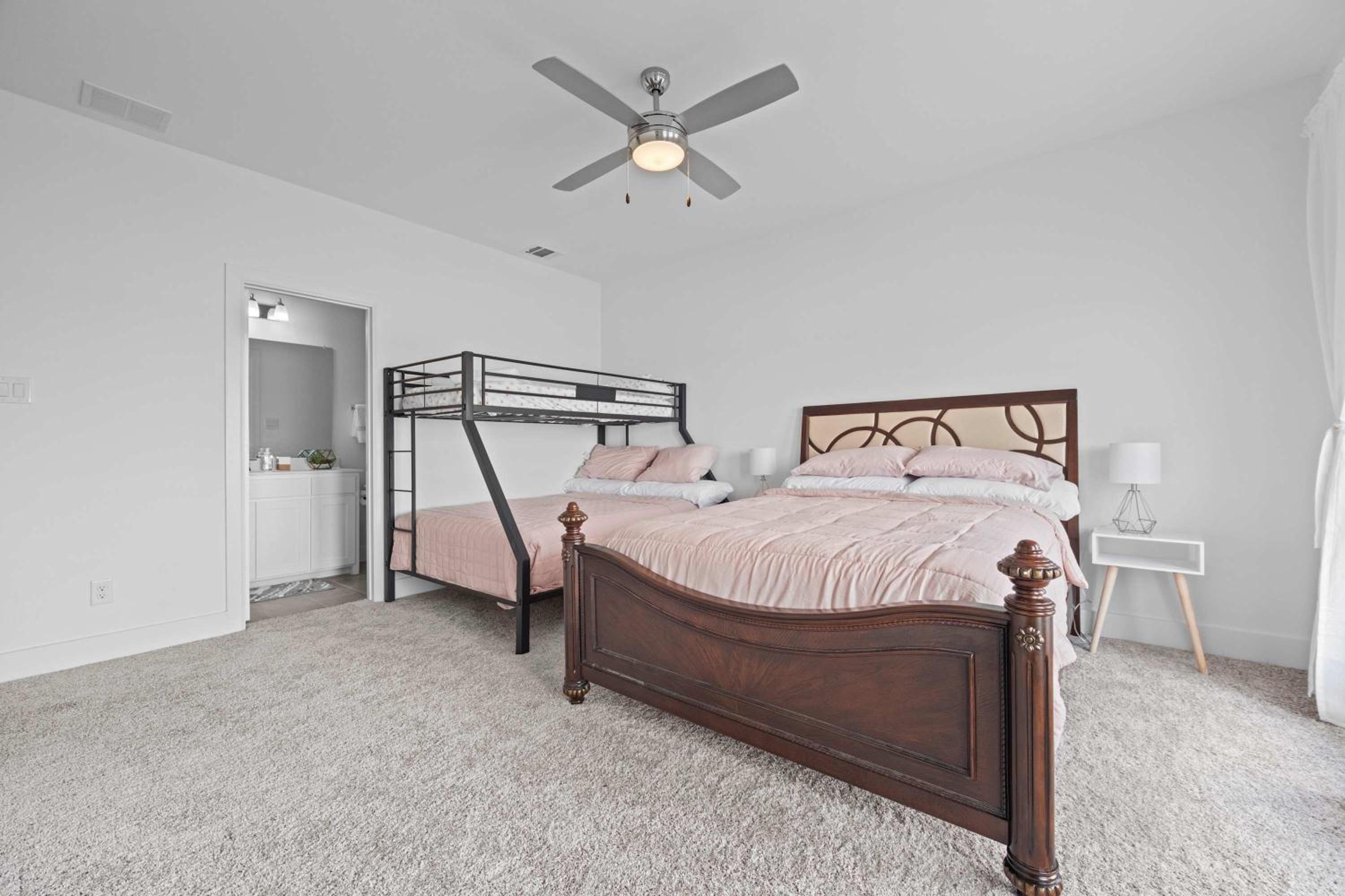 Luxury 3 Bedroom Waterfront Home Near Dallas