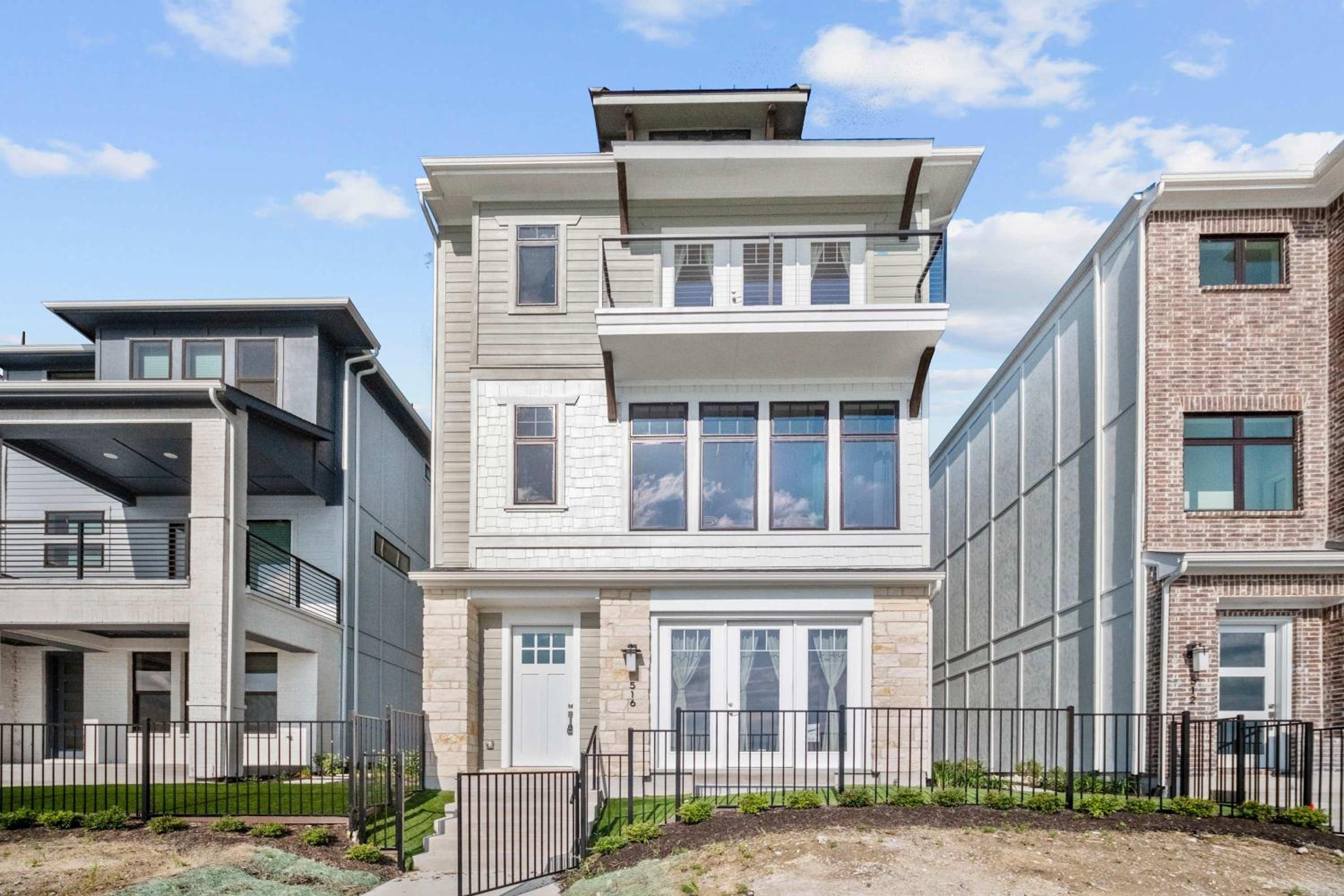 Luxury 3 Bedroom Waterfront Home Near Dallas