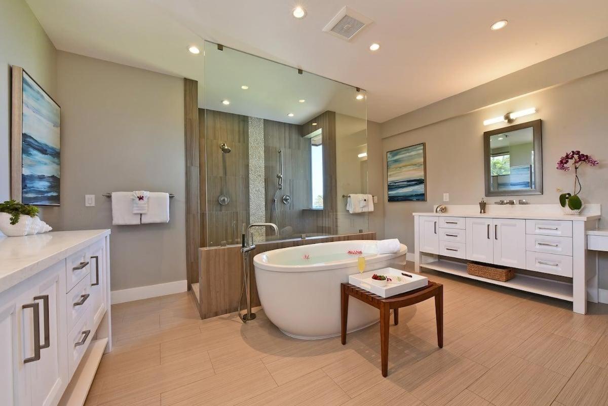 Hale Nui · HALE NUI Luxury Retreat 5BD w Private Pool Hot Tub