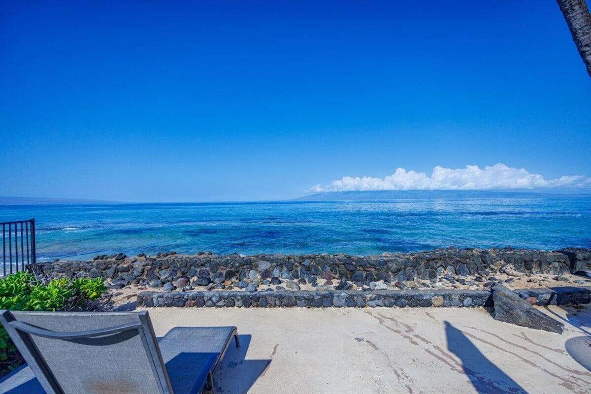 Hale Kai 110 · HKI 110 1BD Condo w Oceanviews and Oceanfront Poo