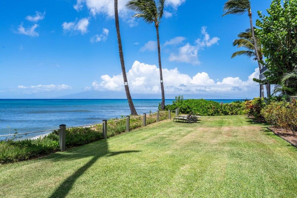Kahana Village 3 · KHV 3 Remodeled 2BD Condo with Oceanfront Lan