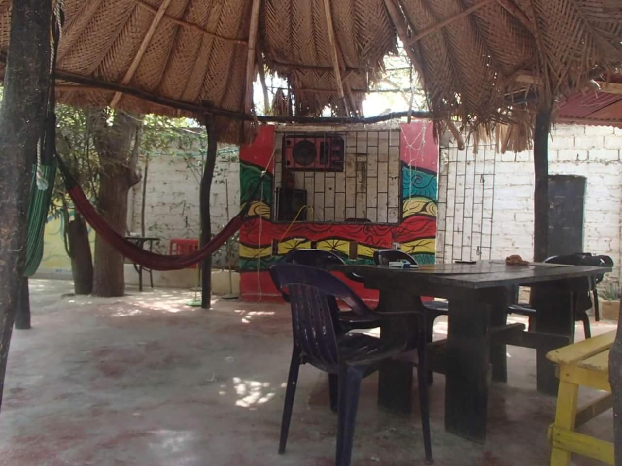 El Garaje Hostal
