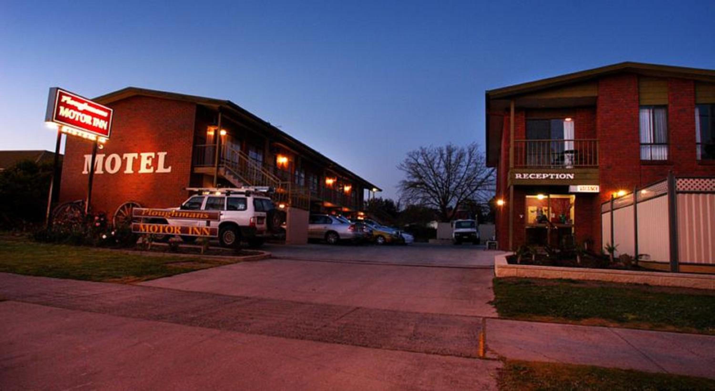Ploughmans Motor Inn