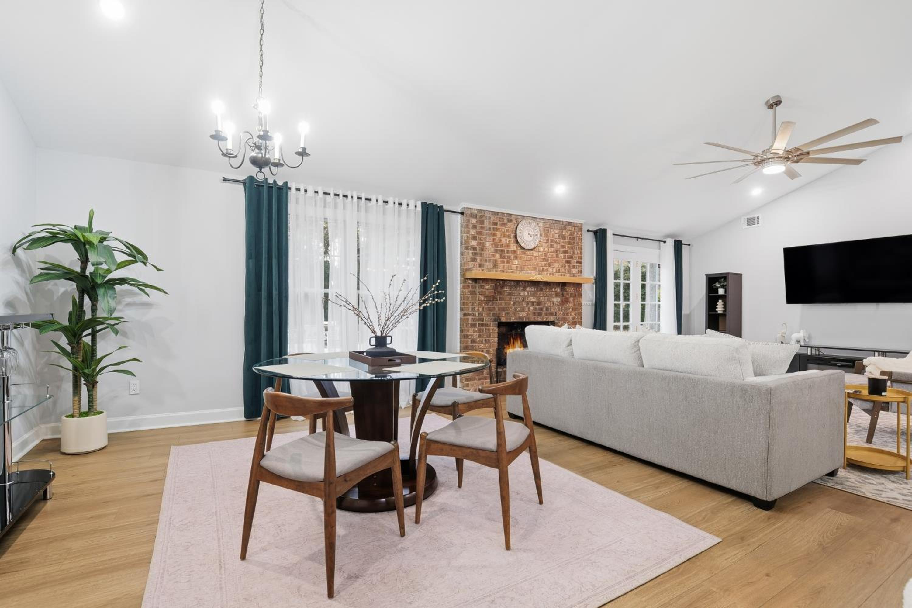 Shadowlake: 4BR House