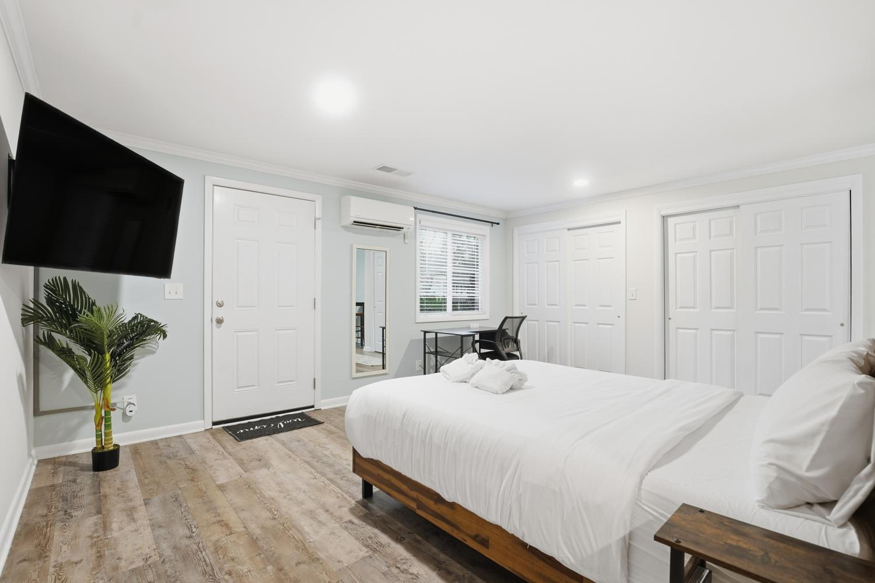 Shadowlake: 4BR House