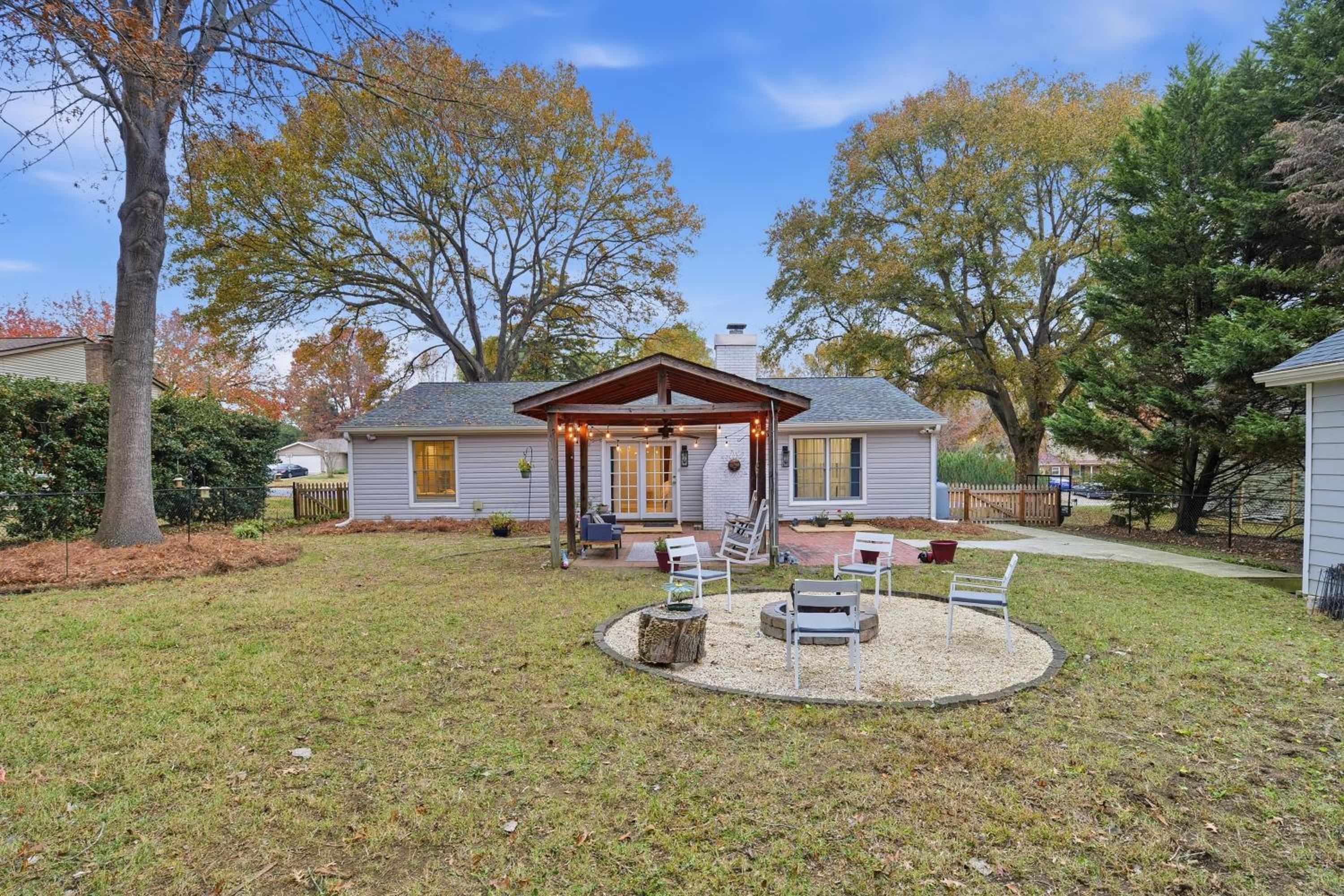 Shadowlake: 4BR House