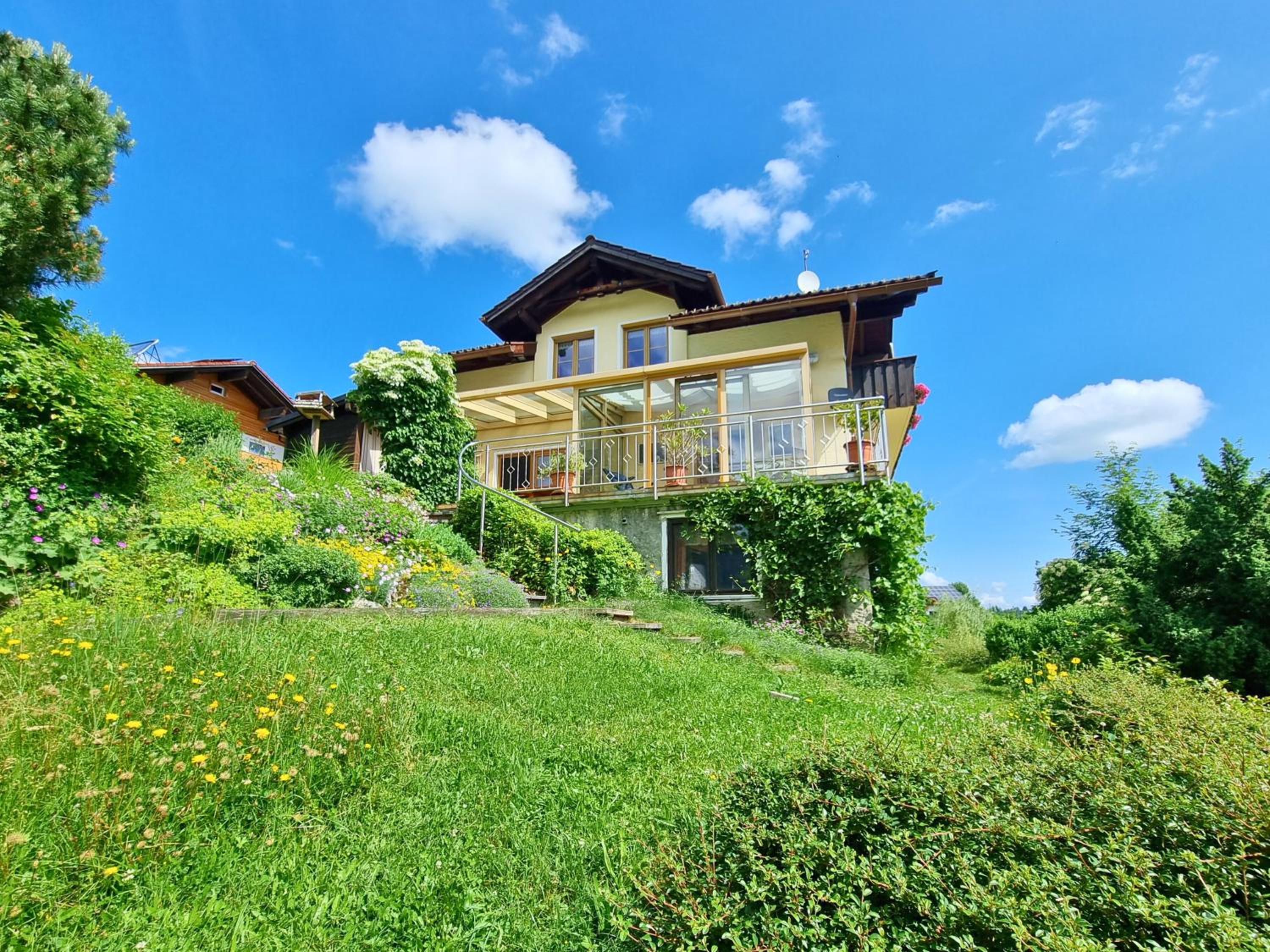Haus Hindelang - 2 FeWos mit Zugspitzblick, inkl Königscard, gratis Parken & WLAN, Self Check-In, 5 Minuten ins Zentrum