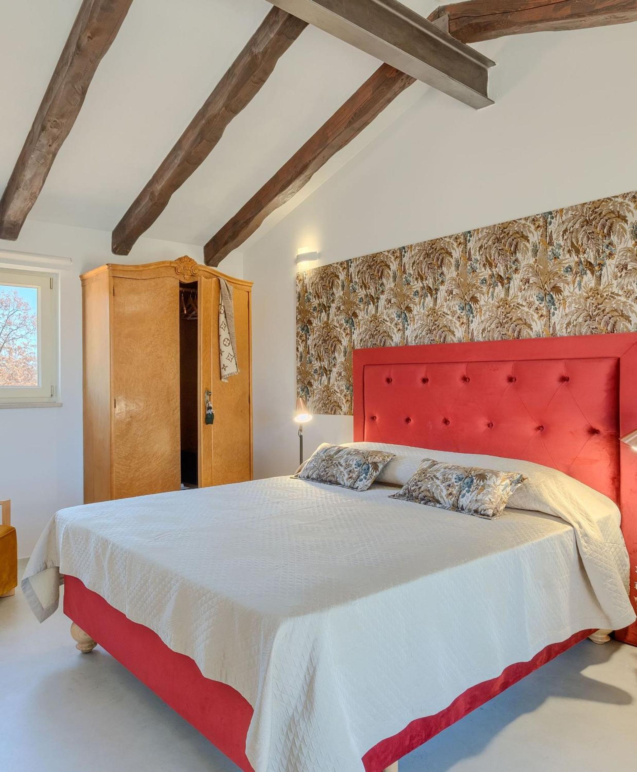 Spacious country villa with private pool