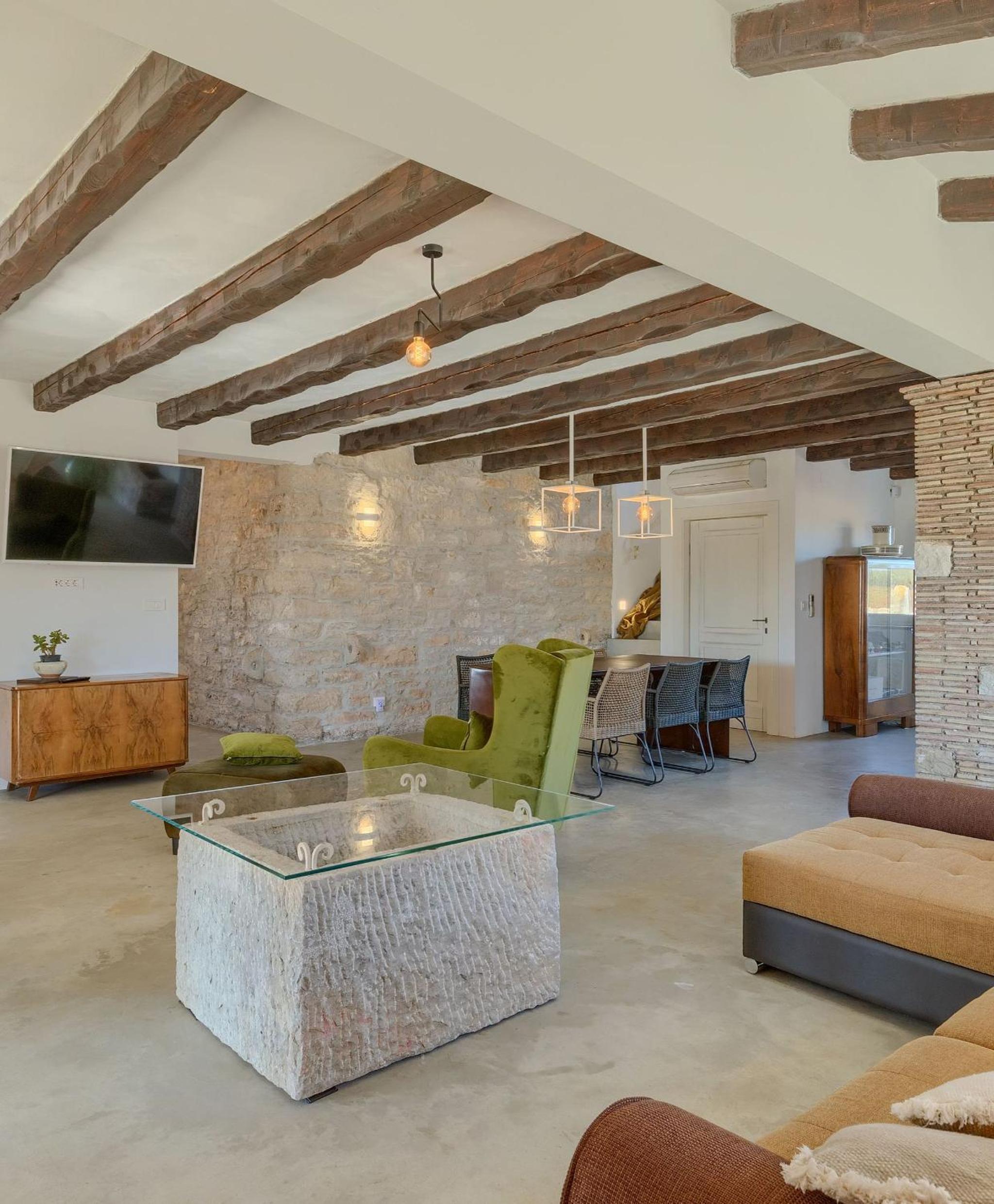 Spacious country villa with private pool