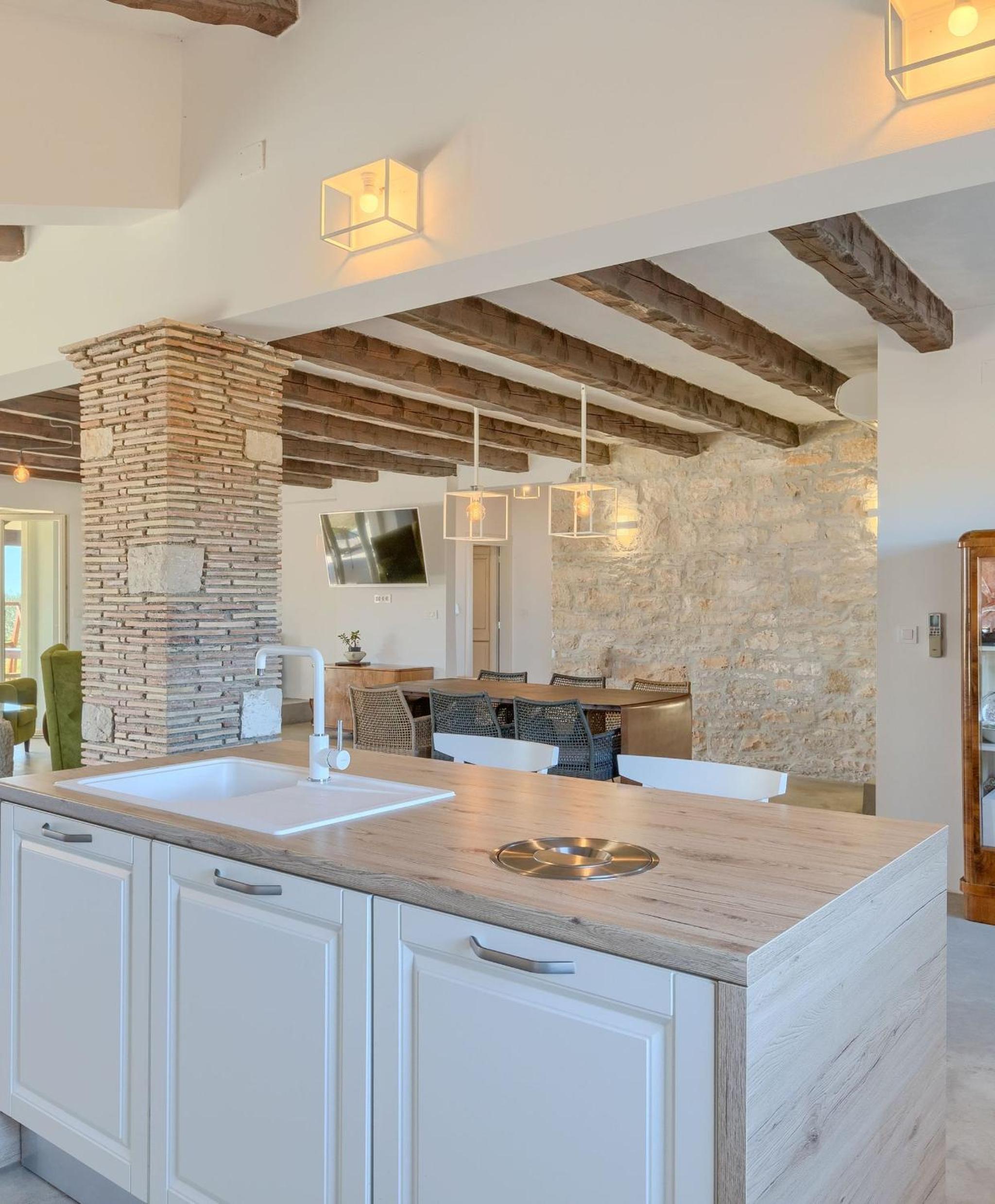 Spacious country villa with private pool