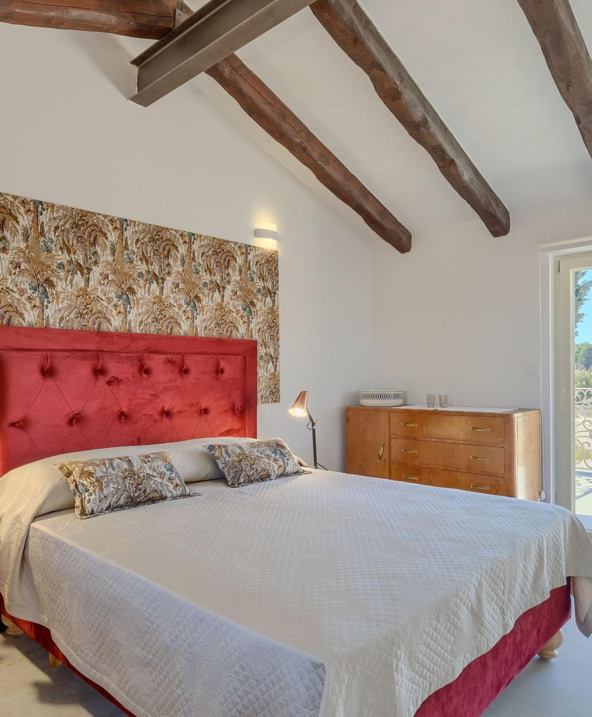 Spacious country villa with private pool