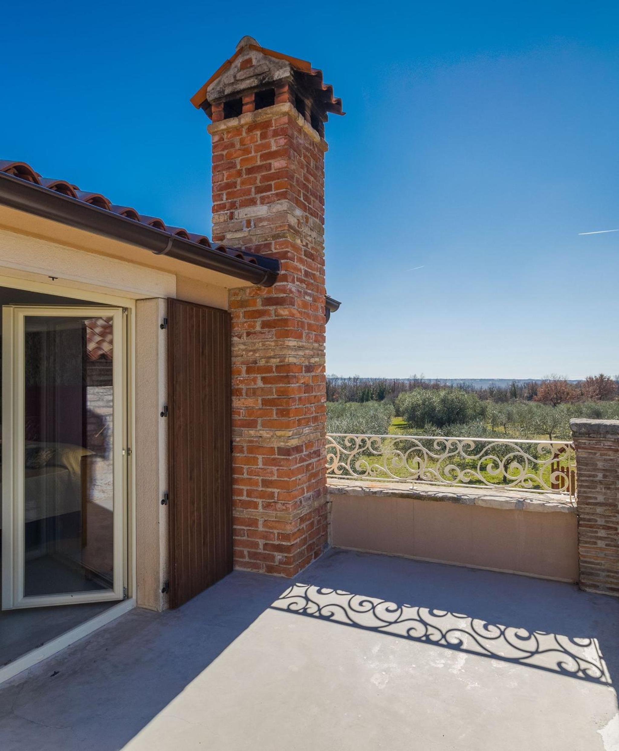 Spacious country villa with private pool