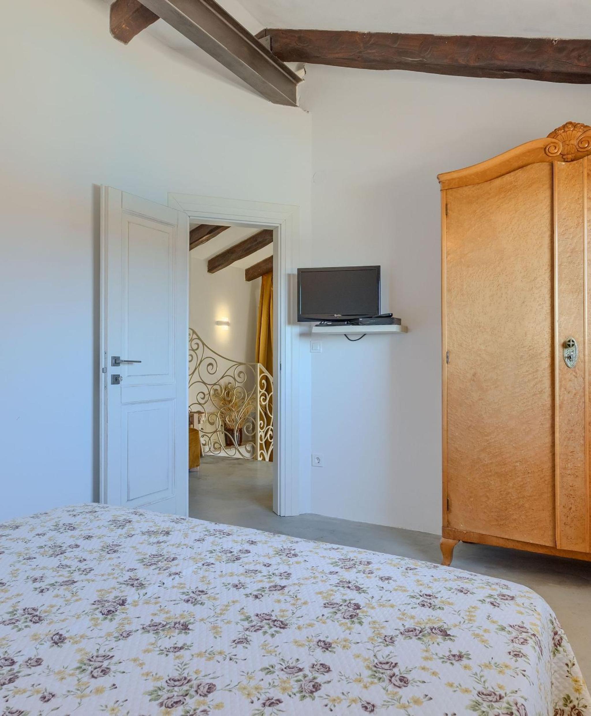 Spacious country villa with private pool
