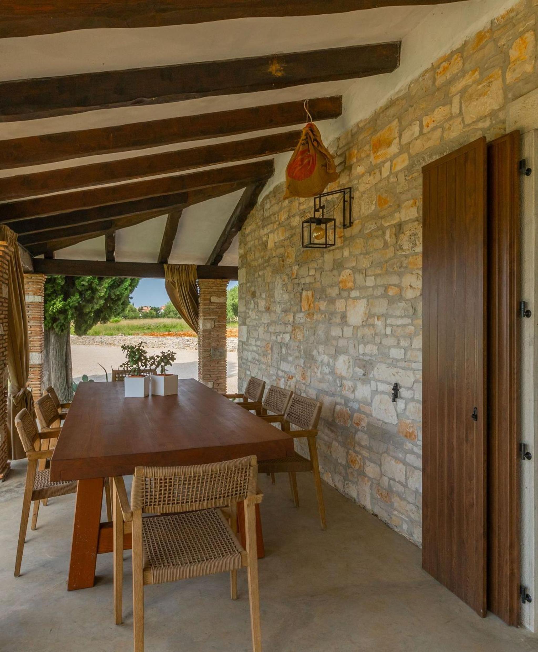 Spacious country villa with private pool