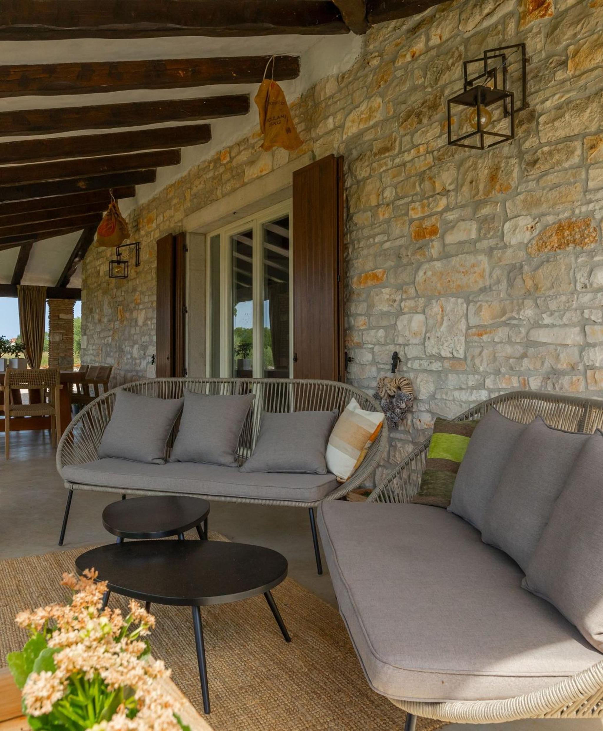 Spacious country villa with private pool
