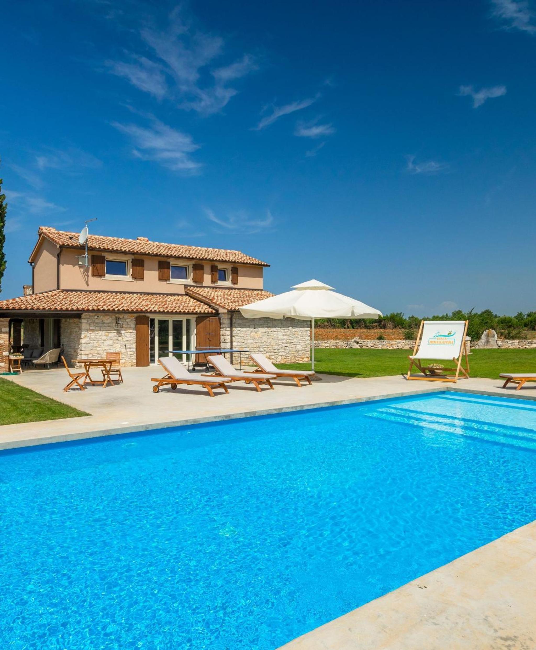 Spacious country villa with private pool
