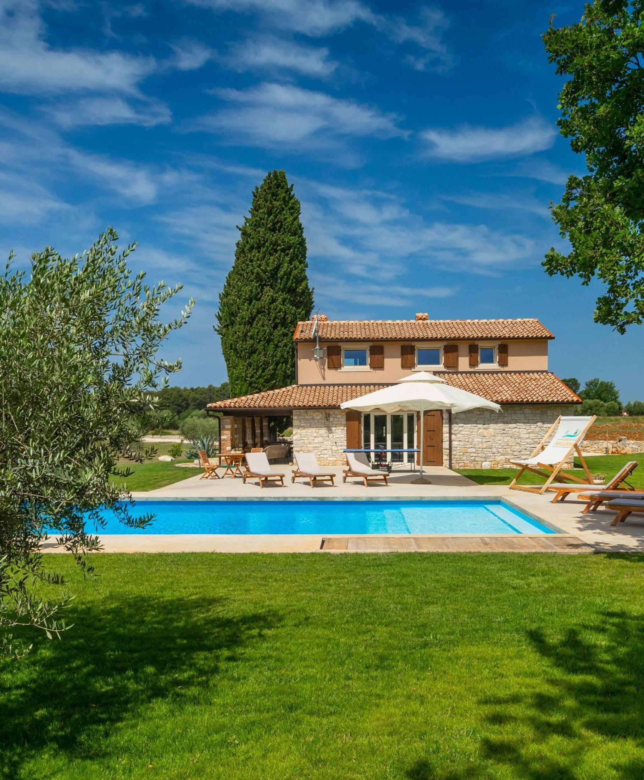 Spacious country villa with private pool