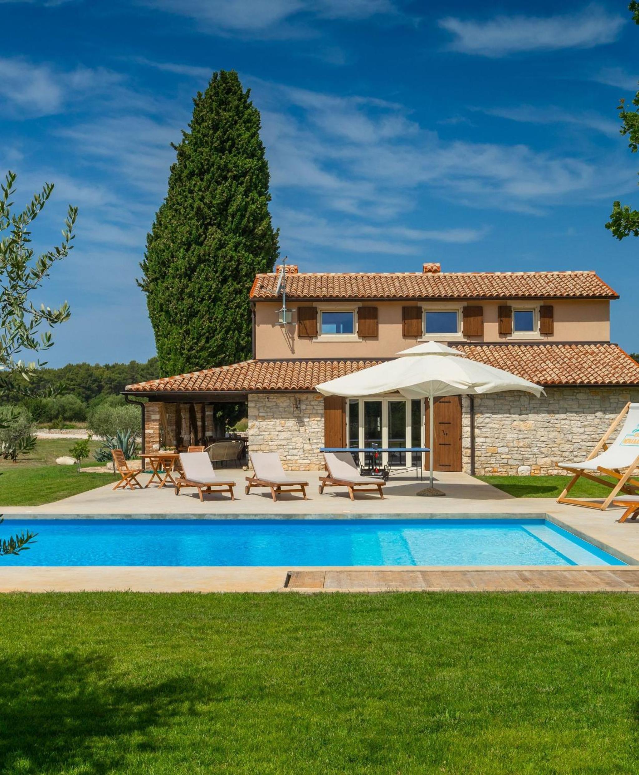 Spacious country villa with private pool