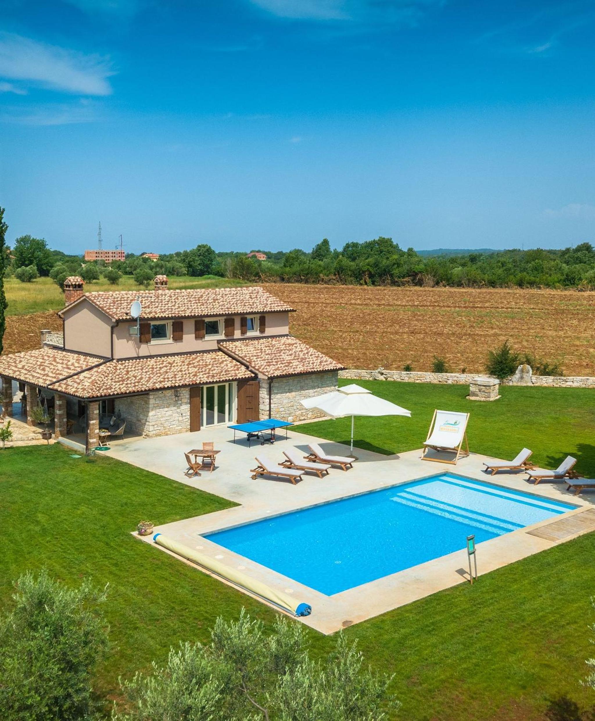 Spacious country villa with private pool