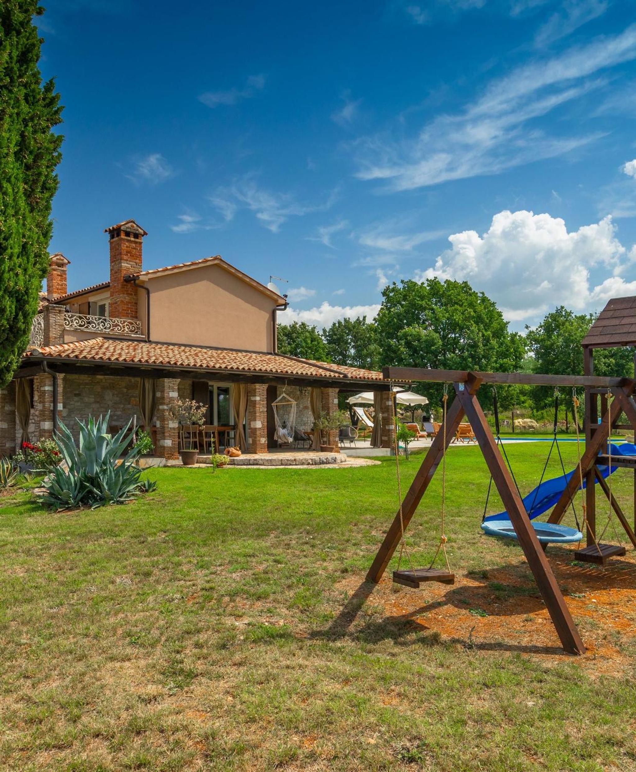 Spacious country villa with private pool