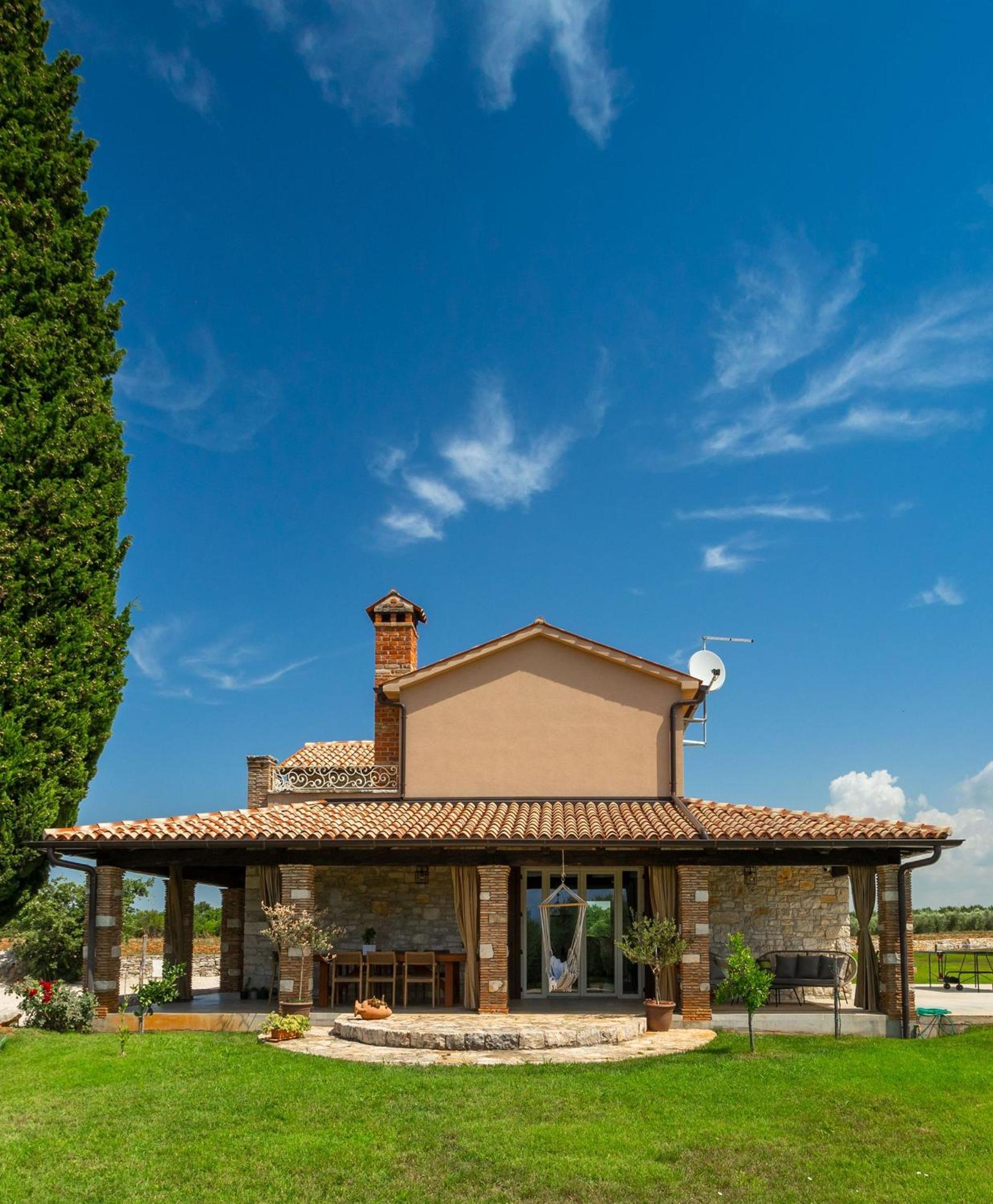 Spacious country villa with private pool