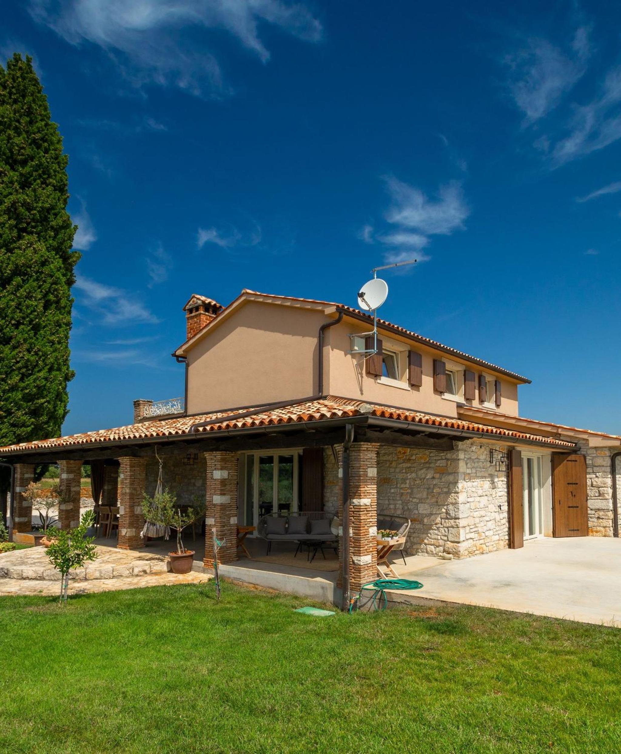 Spacious country villa with private pool