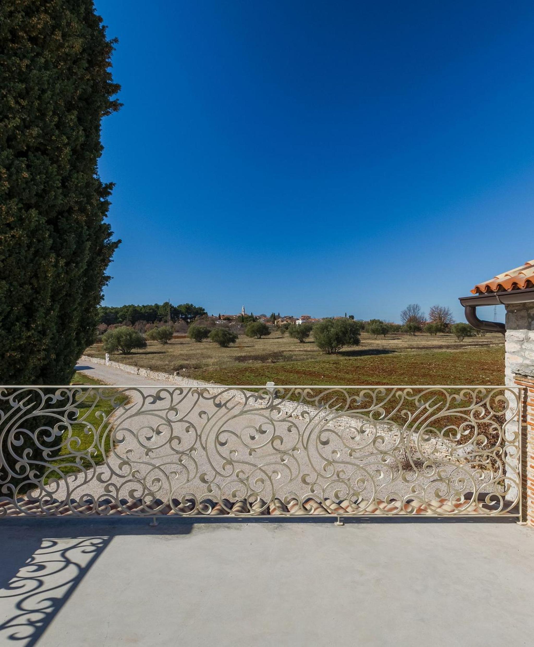 Spacious country villa with private pool