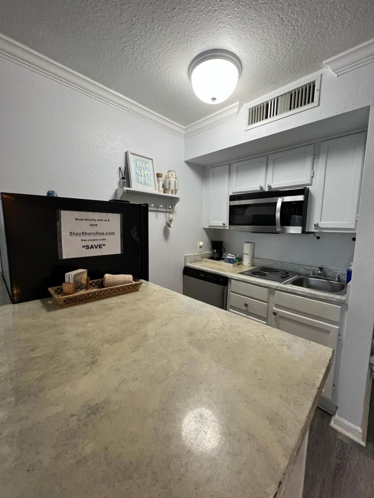 Ocean & Pool View - Hot Tub - 2 Pools - Gym - Tennis ct - Shoreline Stays 10