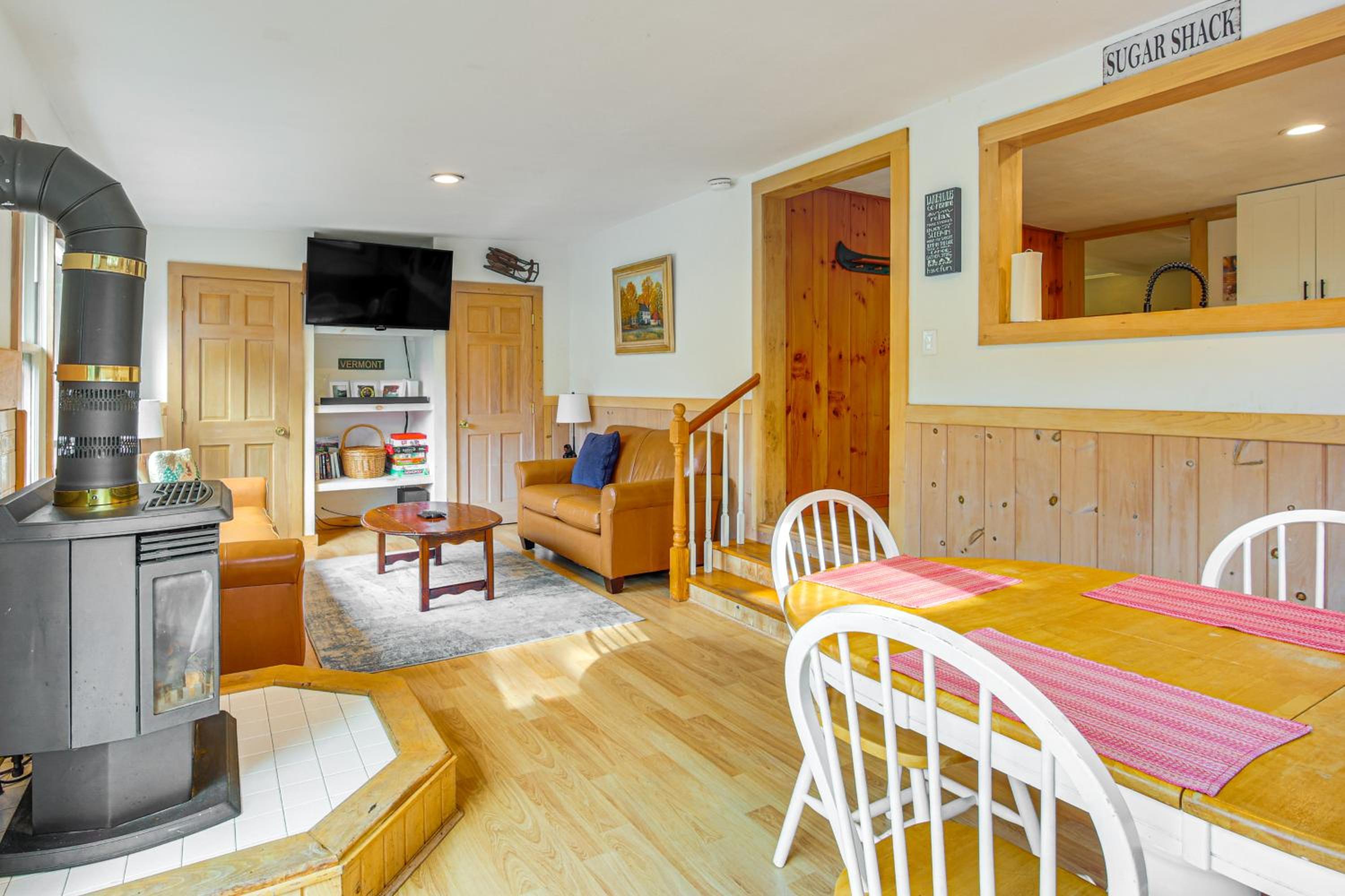 Ludlow Ski Cabin 2 Mi to Ski Parking
