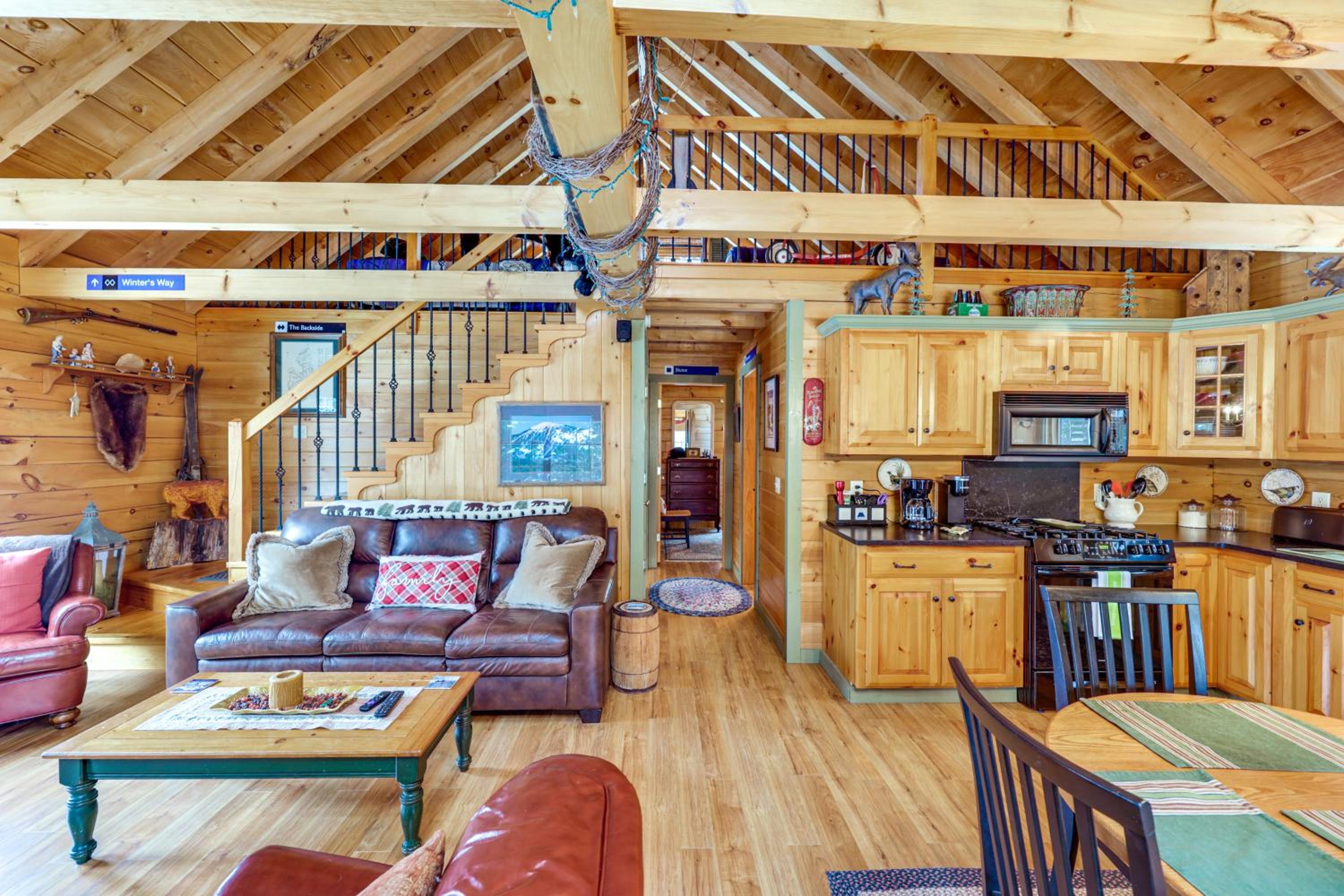 Game Room, Deck! Cozy Ski Cabin Near Sugarloaf