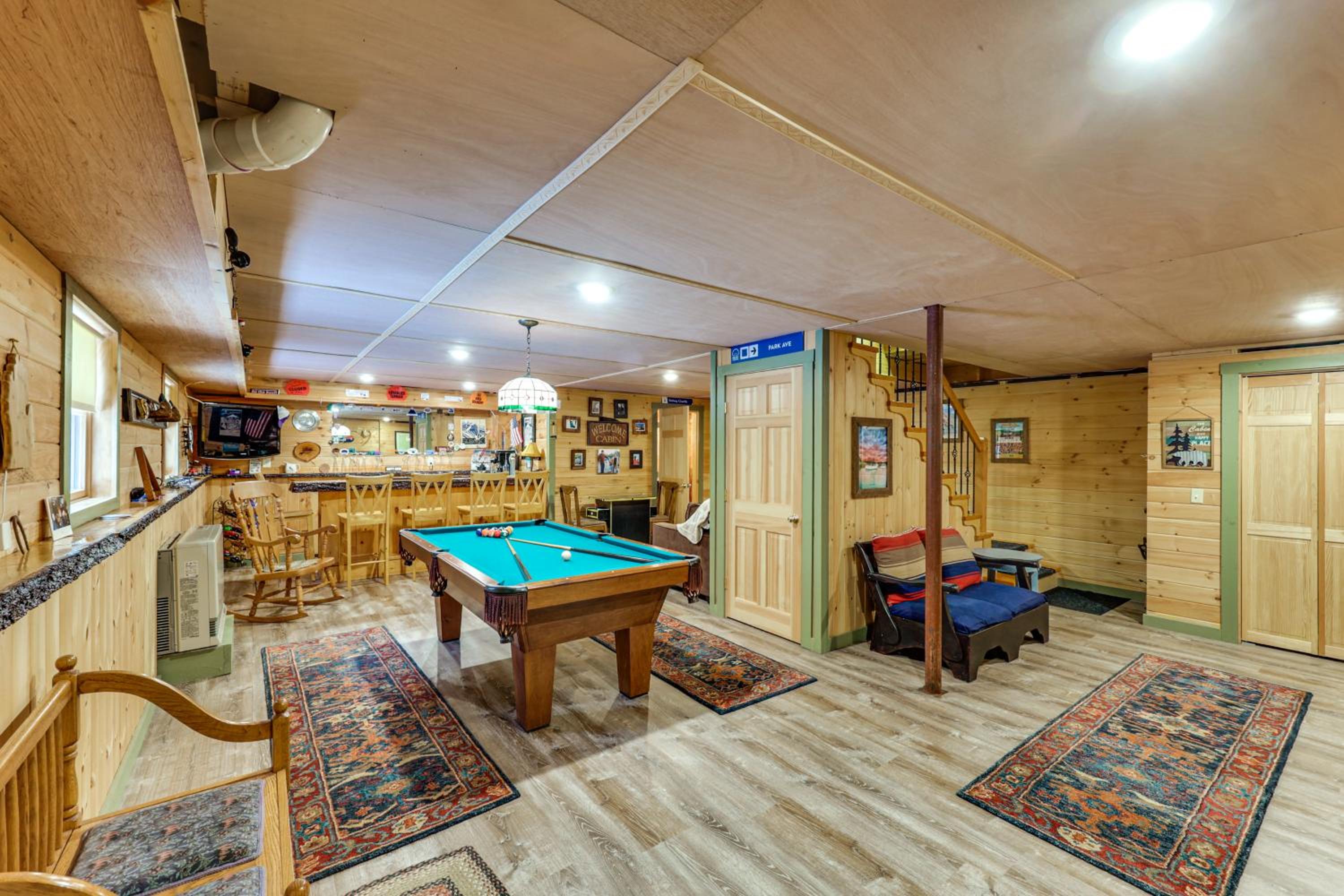 Game Room, Deck! Cozy Ski Cabin Near Sugarloaf