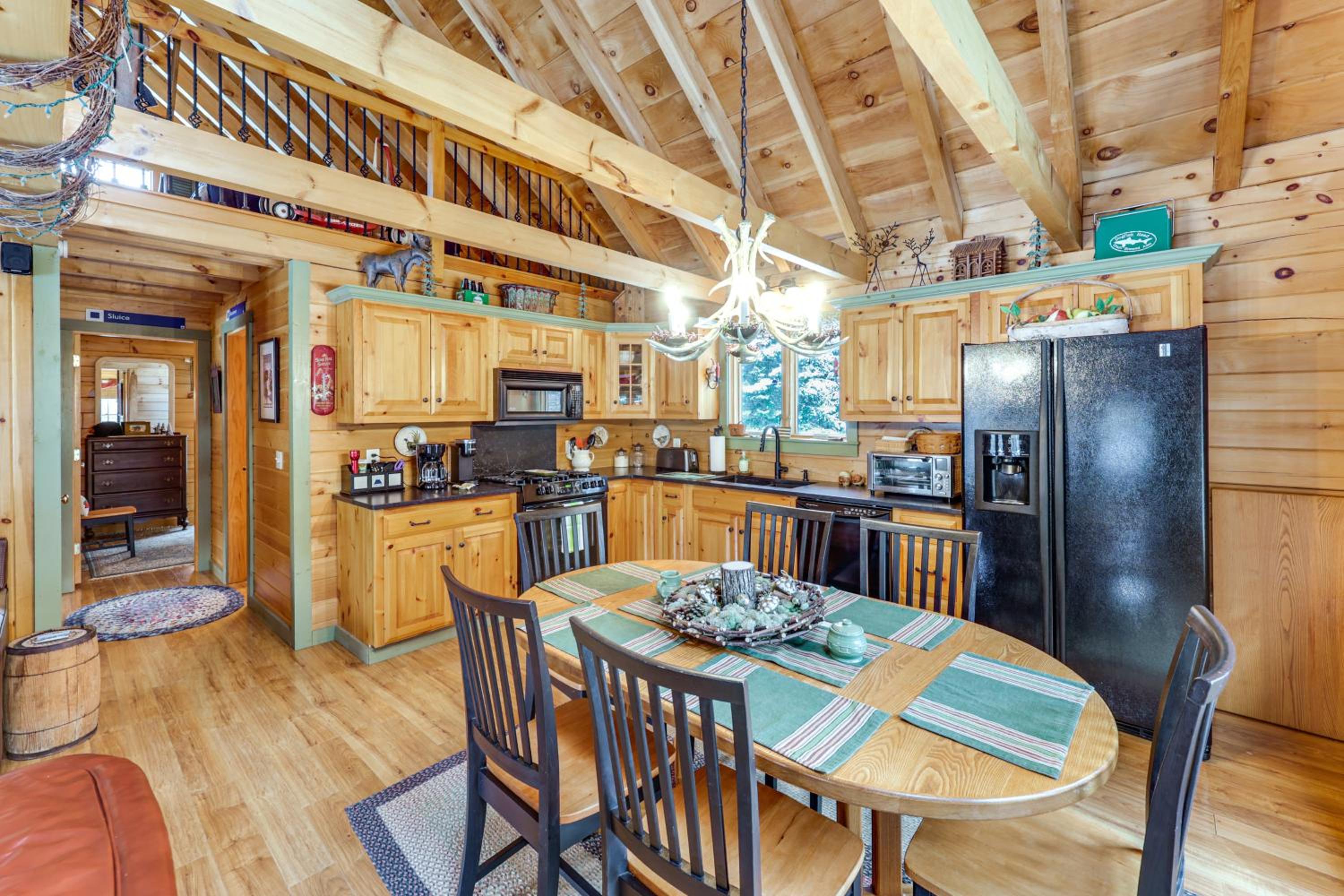 Game Room, Deck! Cozy Ski Cabin Near Sugarloaf