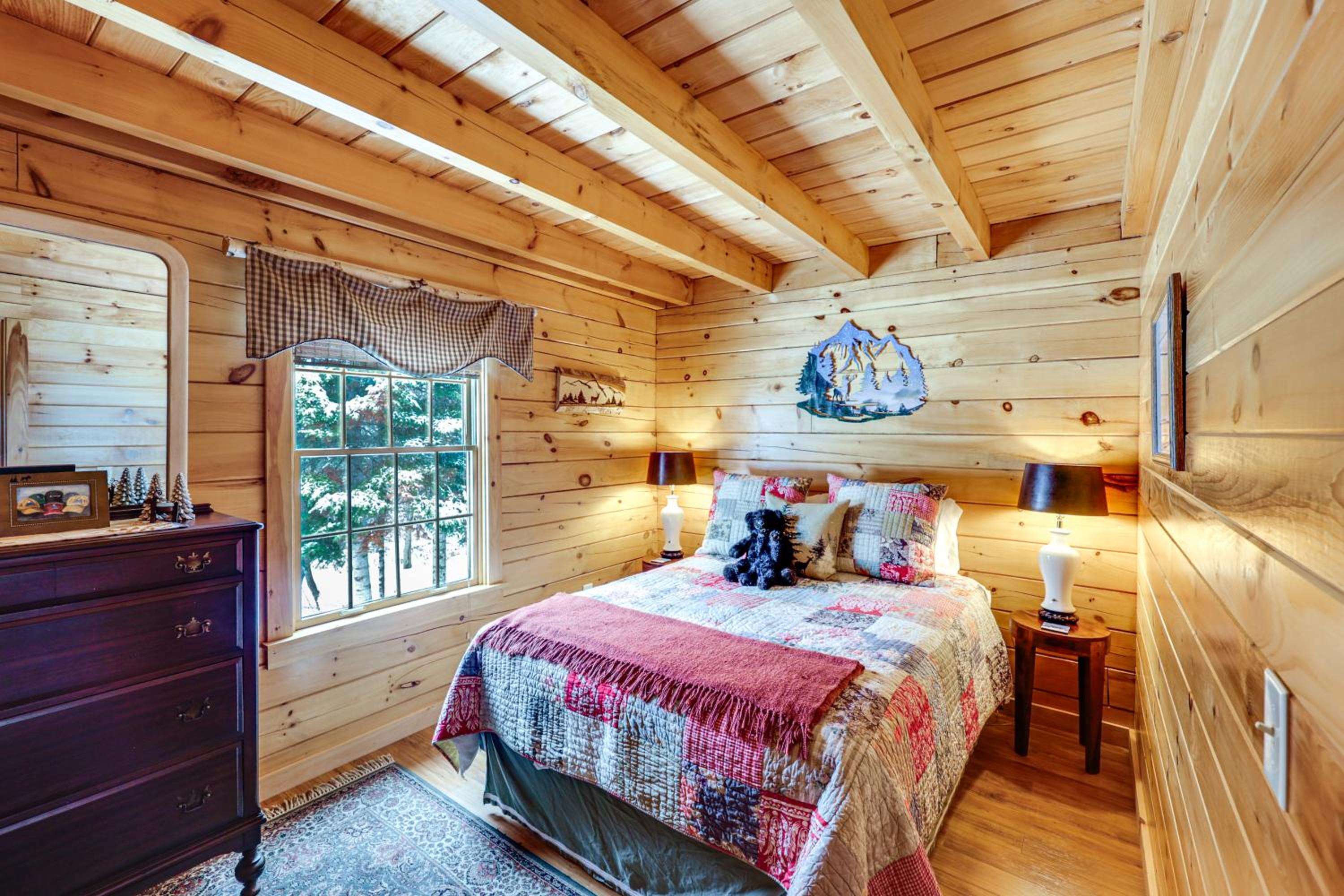 Game Room, Deck! Cozy Ski Cabin Near Sugarloaf