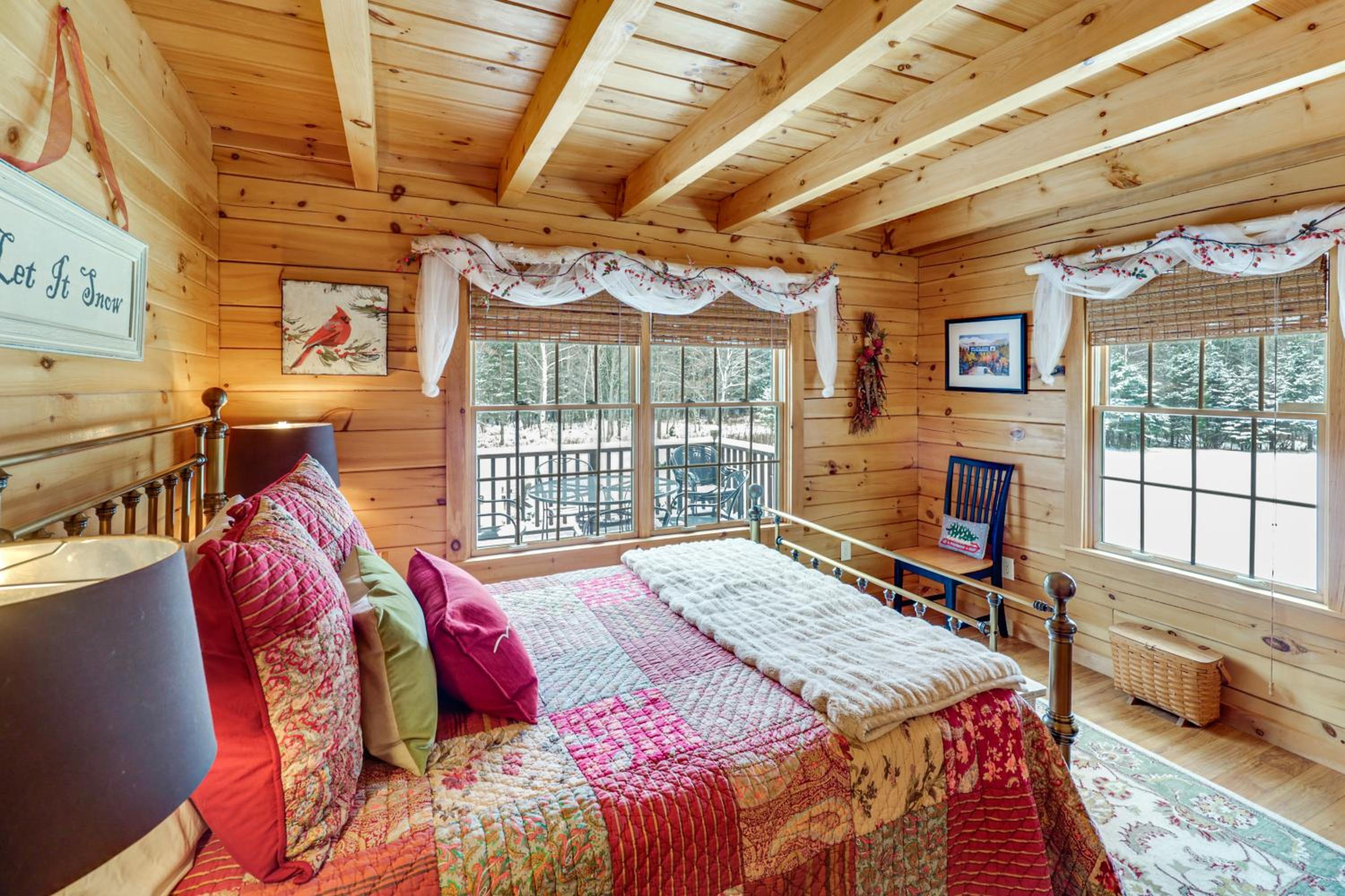 Game Room, Deck! Cozy Ski Cabin Near Sugarloaf