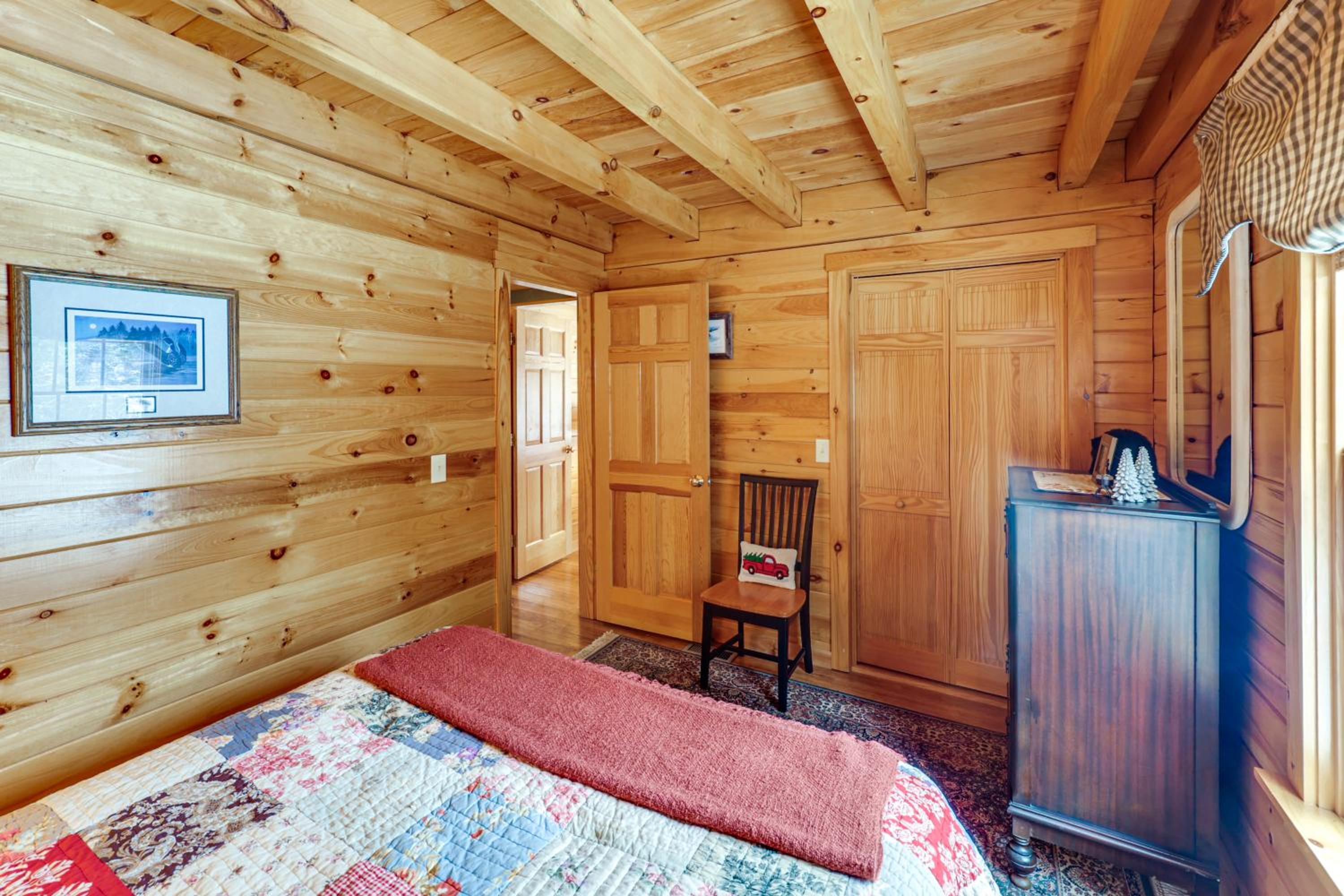Game Room, Deck! Cozy Ski Cabin Near Sugarloaf