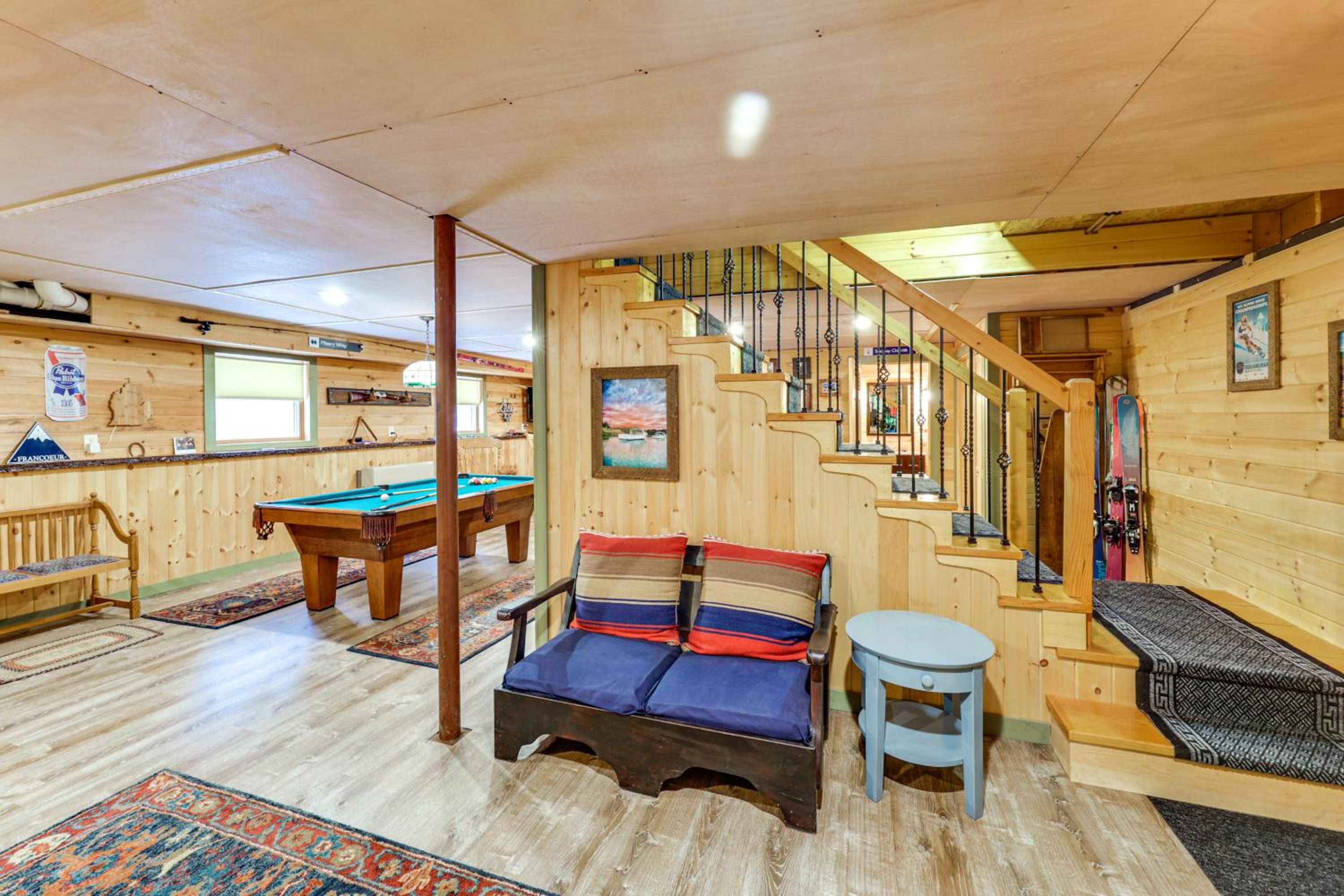Game Room, Deck! Cozy Ski Cabin Near Sugarloaf