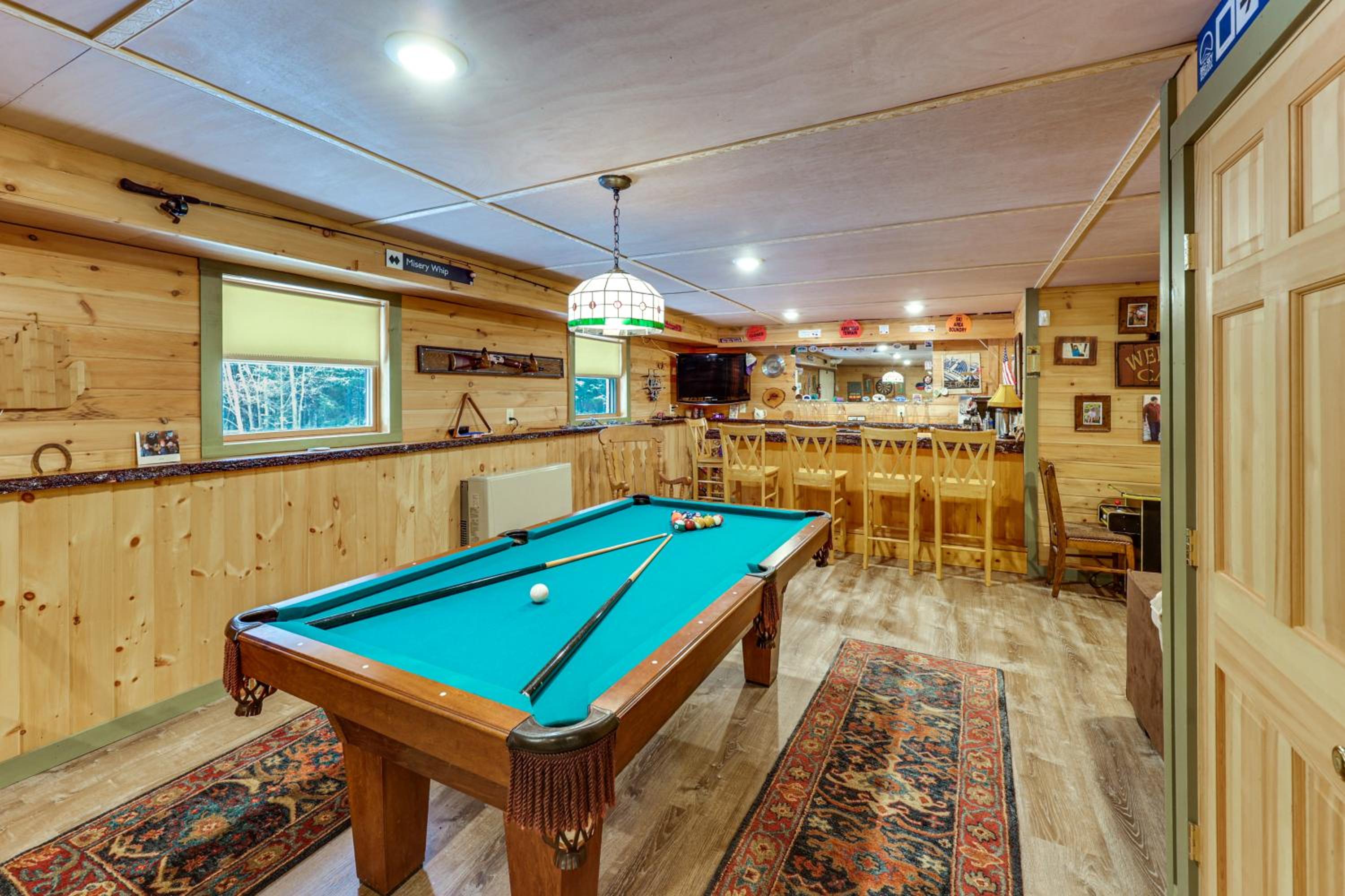 Game Room, Deck! Cozy Ski Cabin Near Sugarloaf