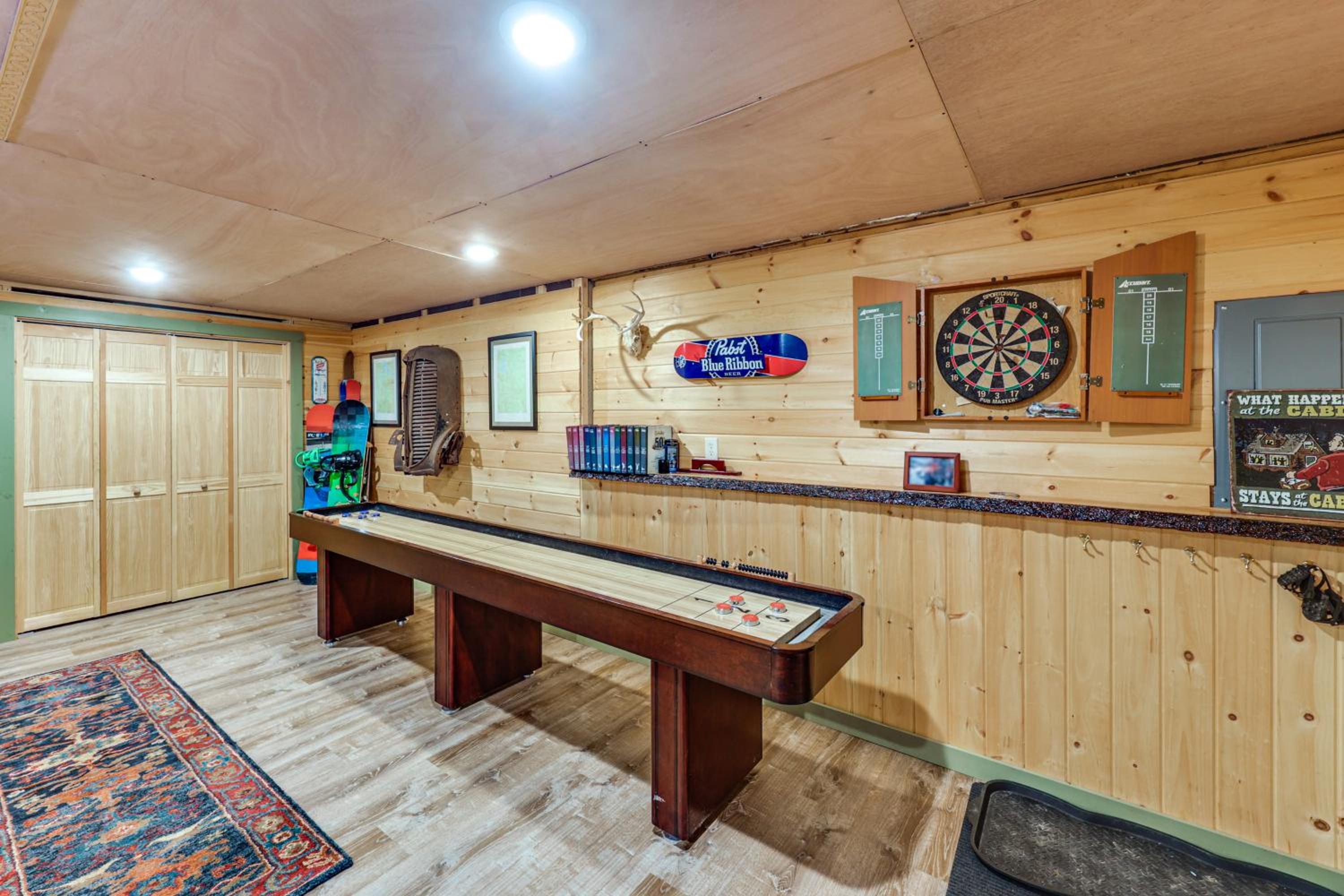 Game Room, Deck! Cozy Ski Cabin Near Sugarloaf