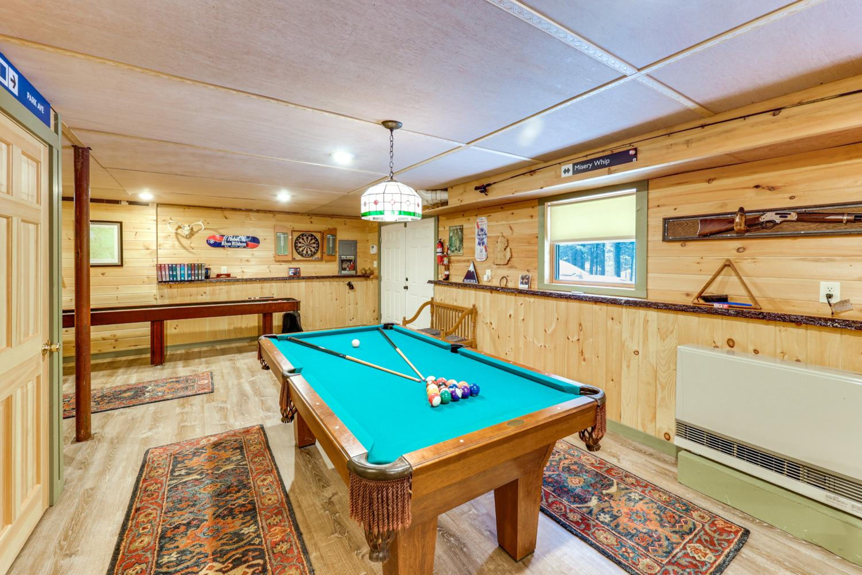 Game Room, Deck! Cozy Ski Cabin Near Sugarloaf