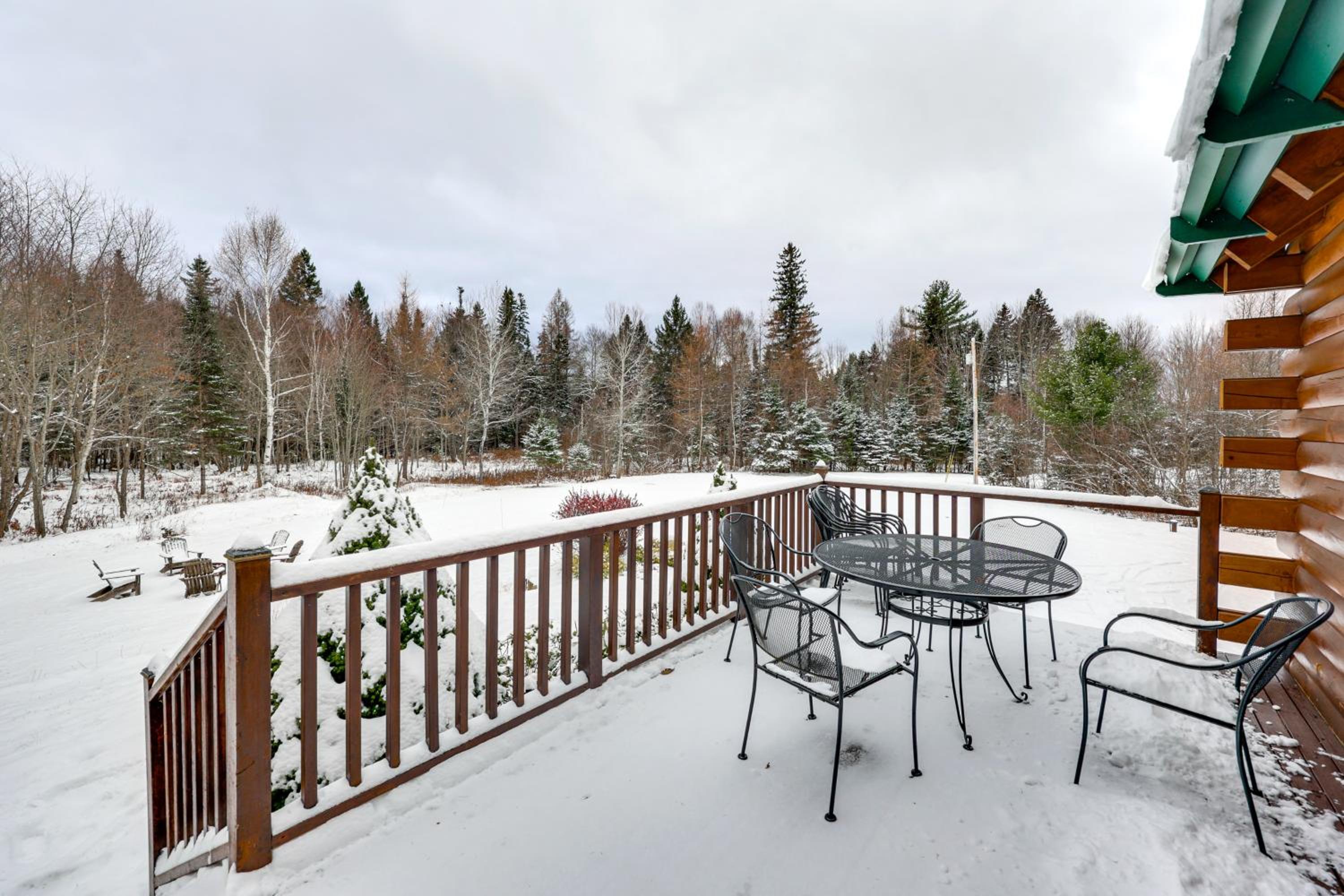 Game Room, Deck! Cozy Ski Cabin Near Sugarloaf