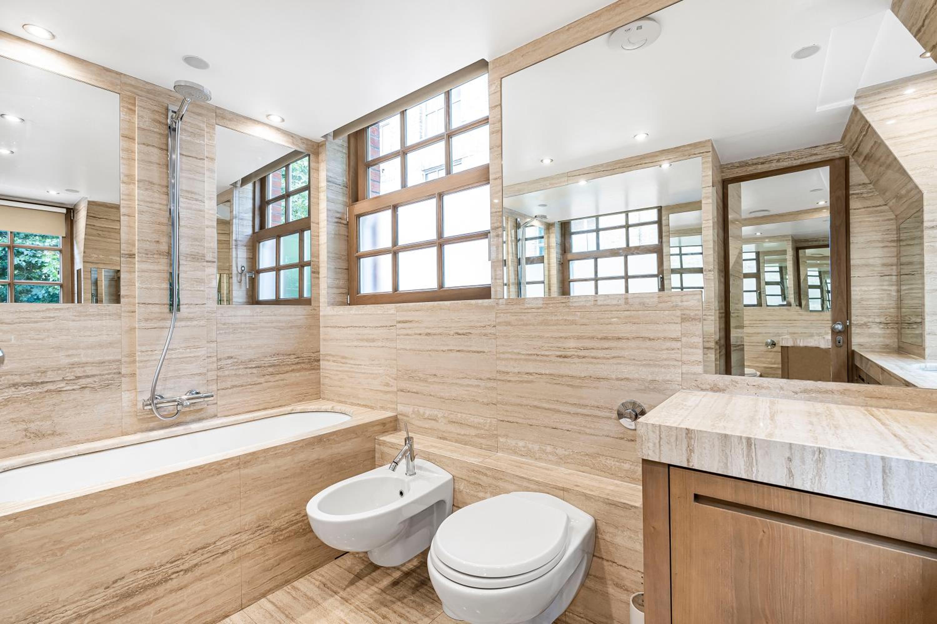 Mayfair Home Central AC Huge Terrace