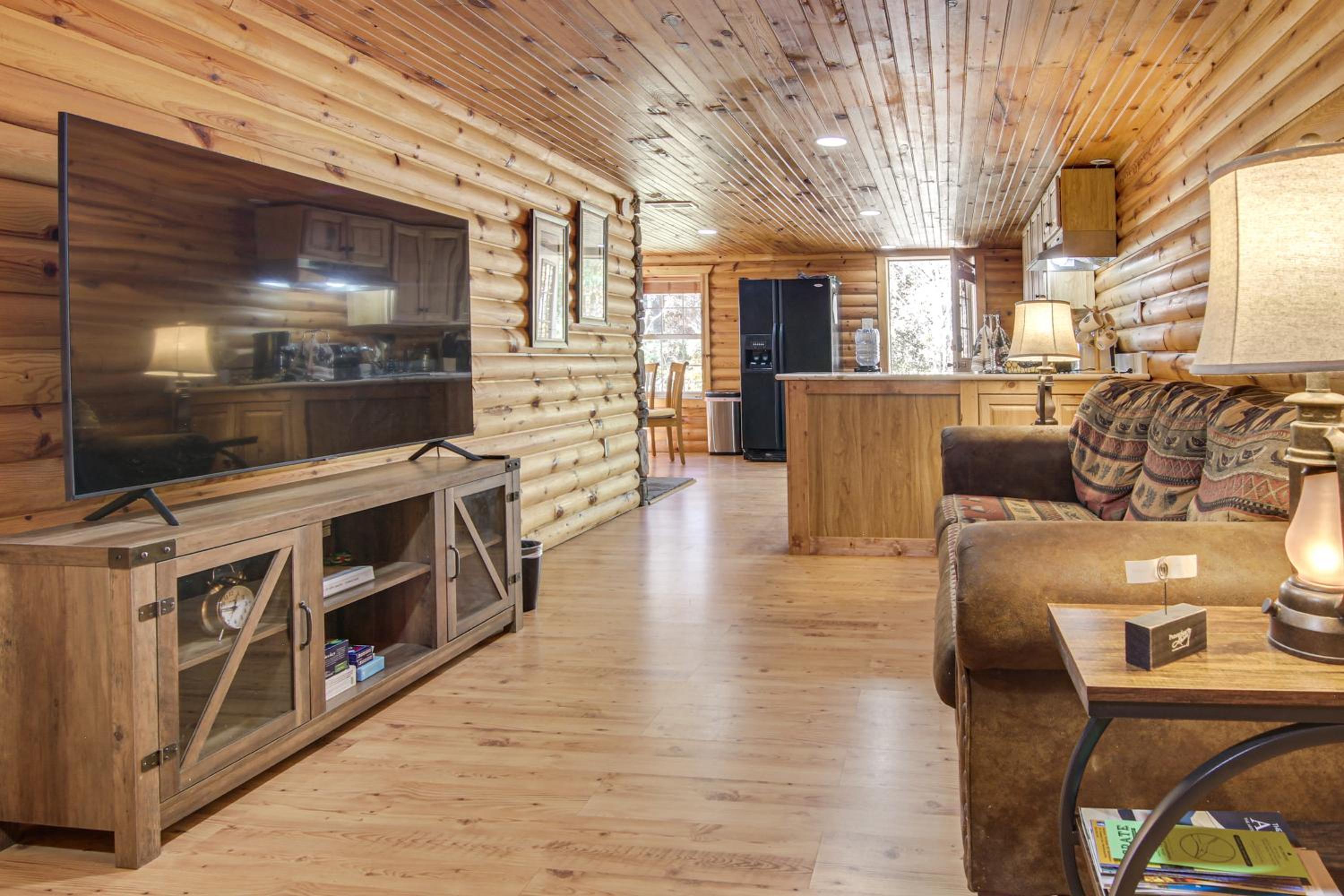 Hike, Golf and Explore Pet-Friendly Apt in Etowah