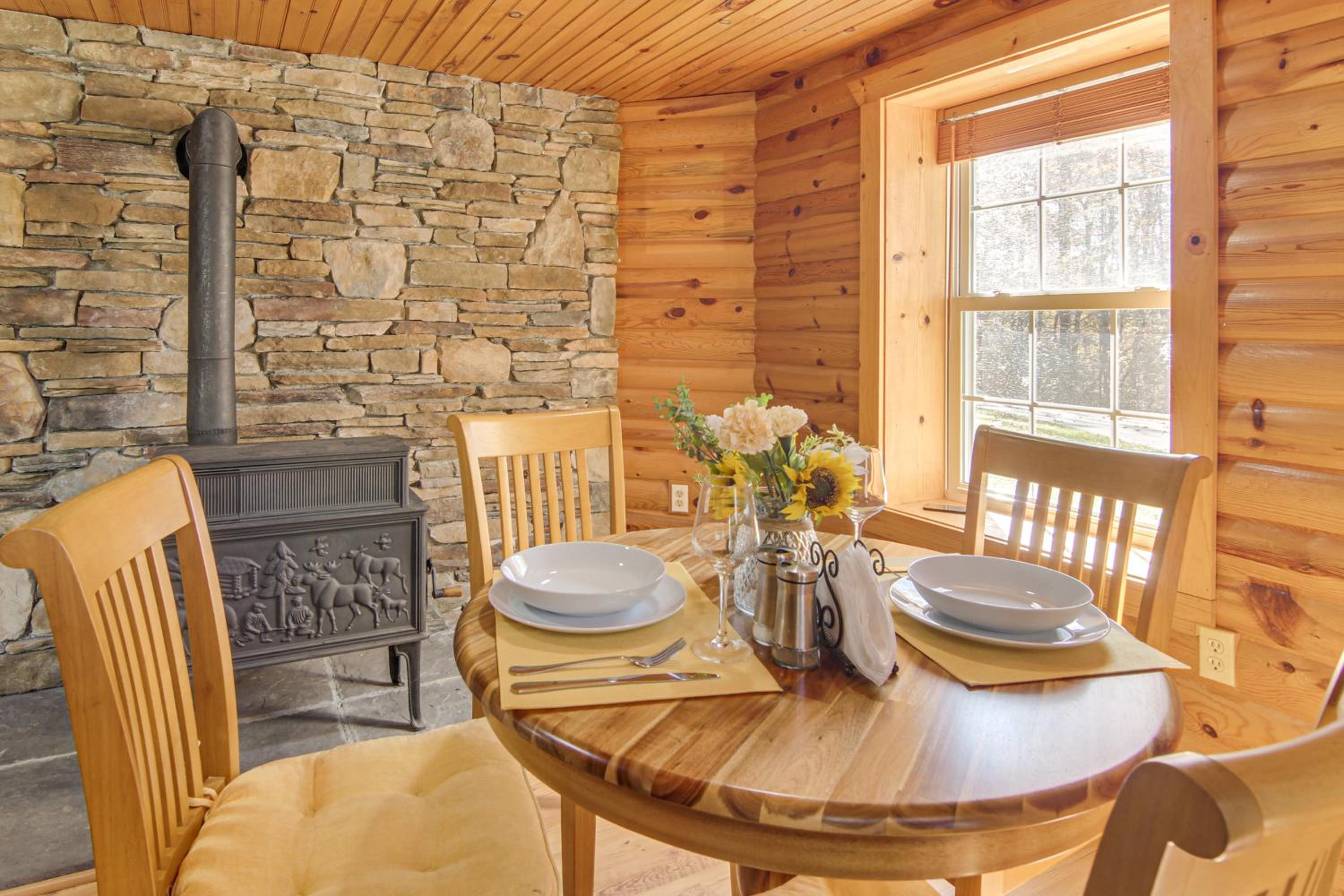 Hike, Golf and Explore Pet-Friendly Apt in Etowah