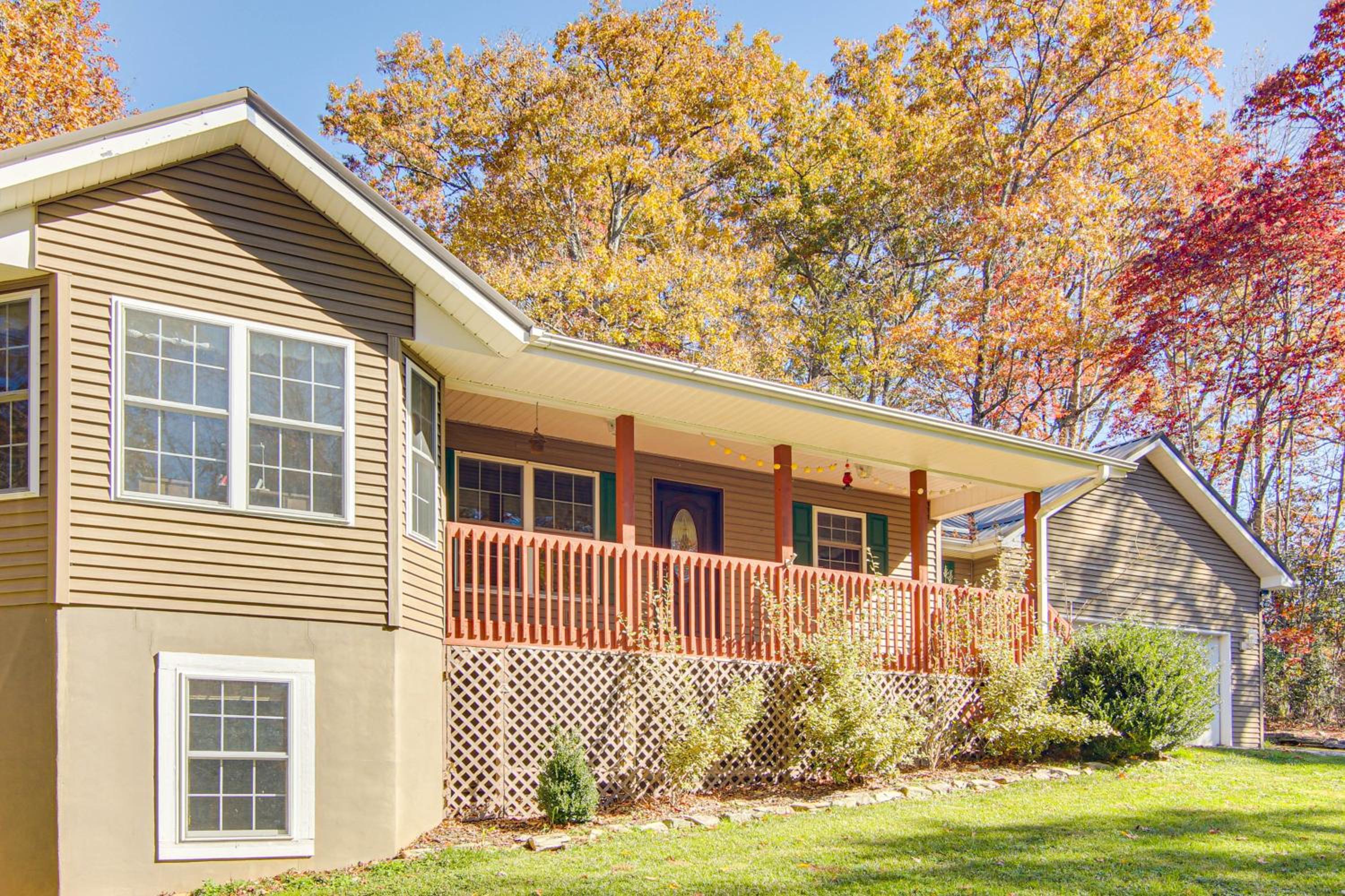 Hike, Golf and Explore Pet-Friendly Apt in Etowah